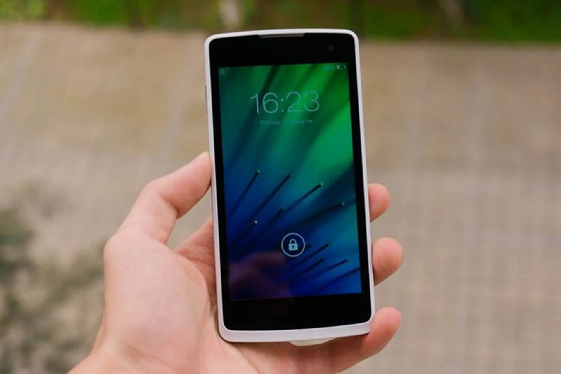 Phong cách thời trang ấn tượng- Oppo yoyo r2001 có làm được?