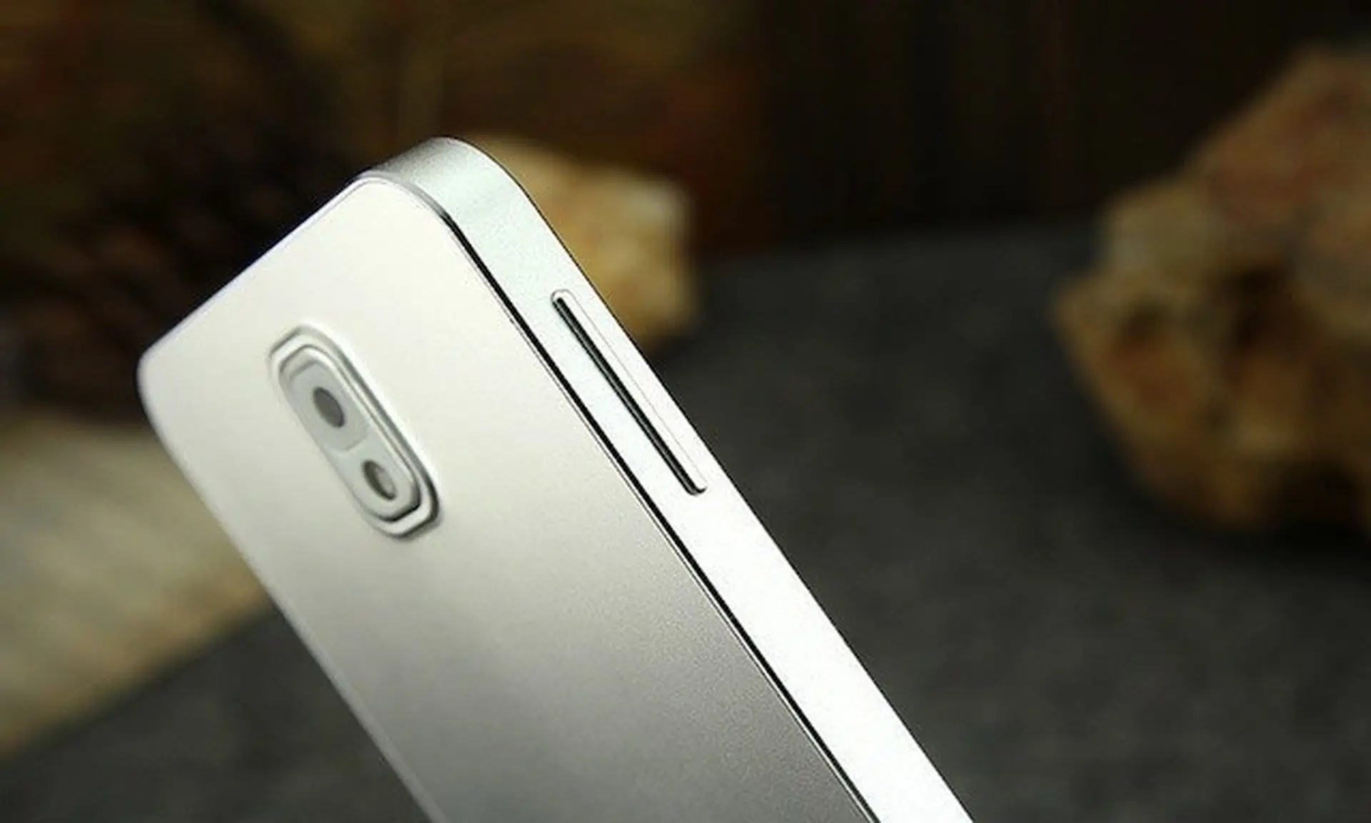 Samsung Galaxy A5 và Galaxy A3 sức hút từ đường viền kim loại