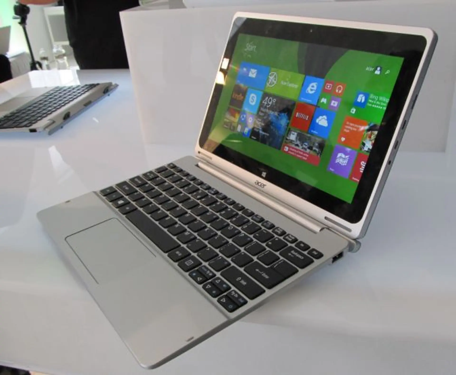 Acer Aspire Switch 10 - Trải nghiệm laptop 2 trong 1 với mức giá chỉ từ 8 triệu VND