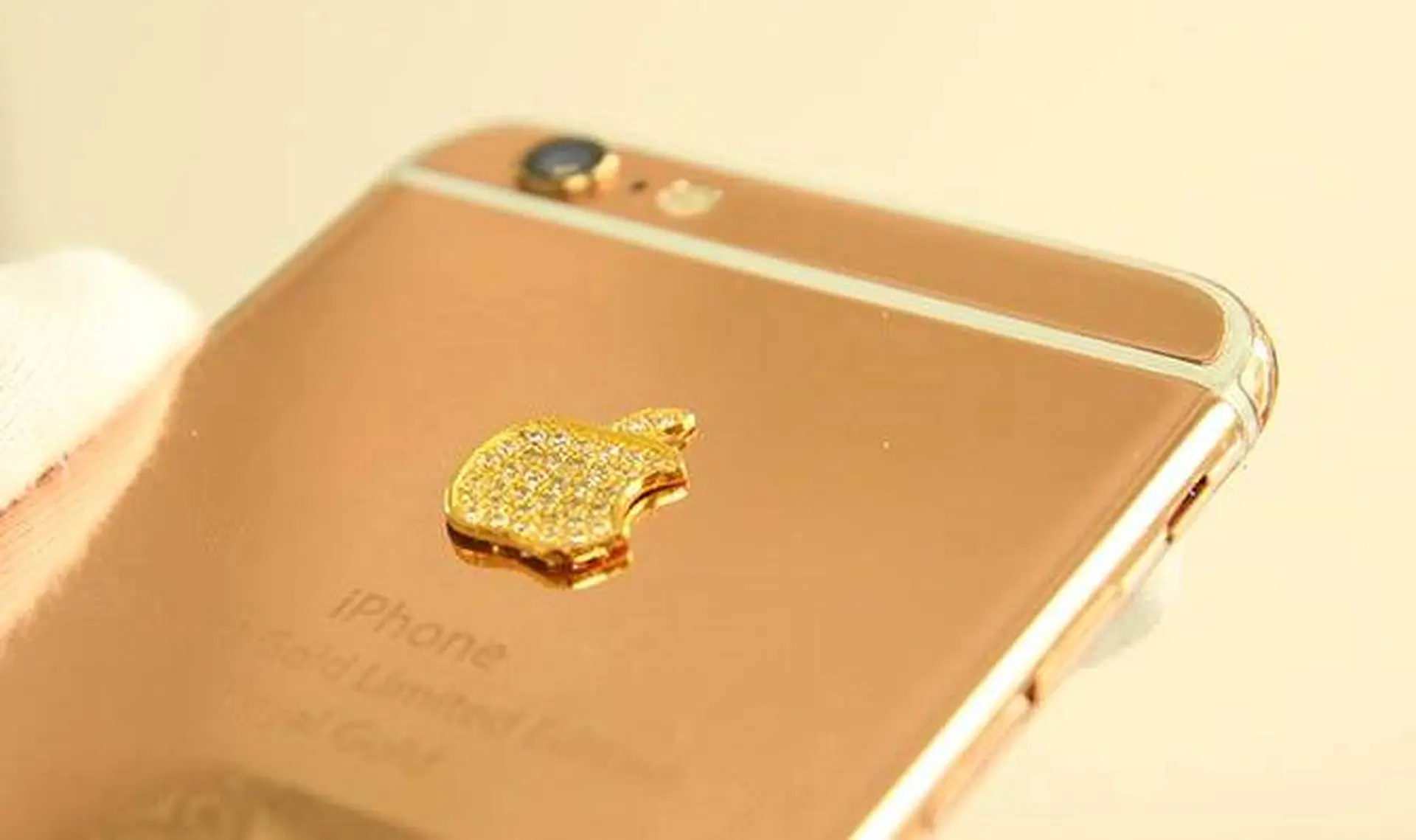 Ngắm trọn bộ ảnh iPhone 6 mạ vàng socola có một không hai