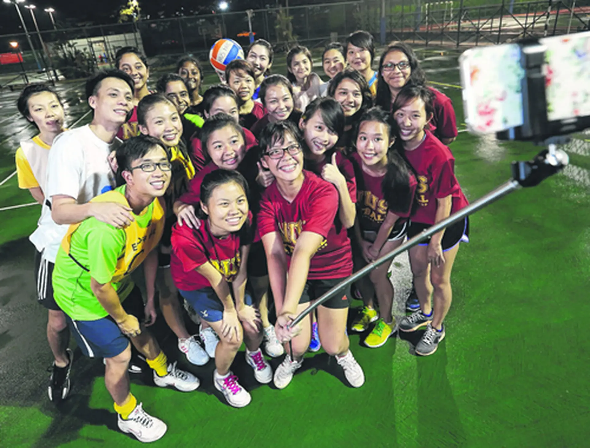 Gậy selfie tiếp tục bị “cấm vận” tại AFF Cup 2014