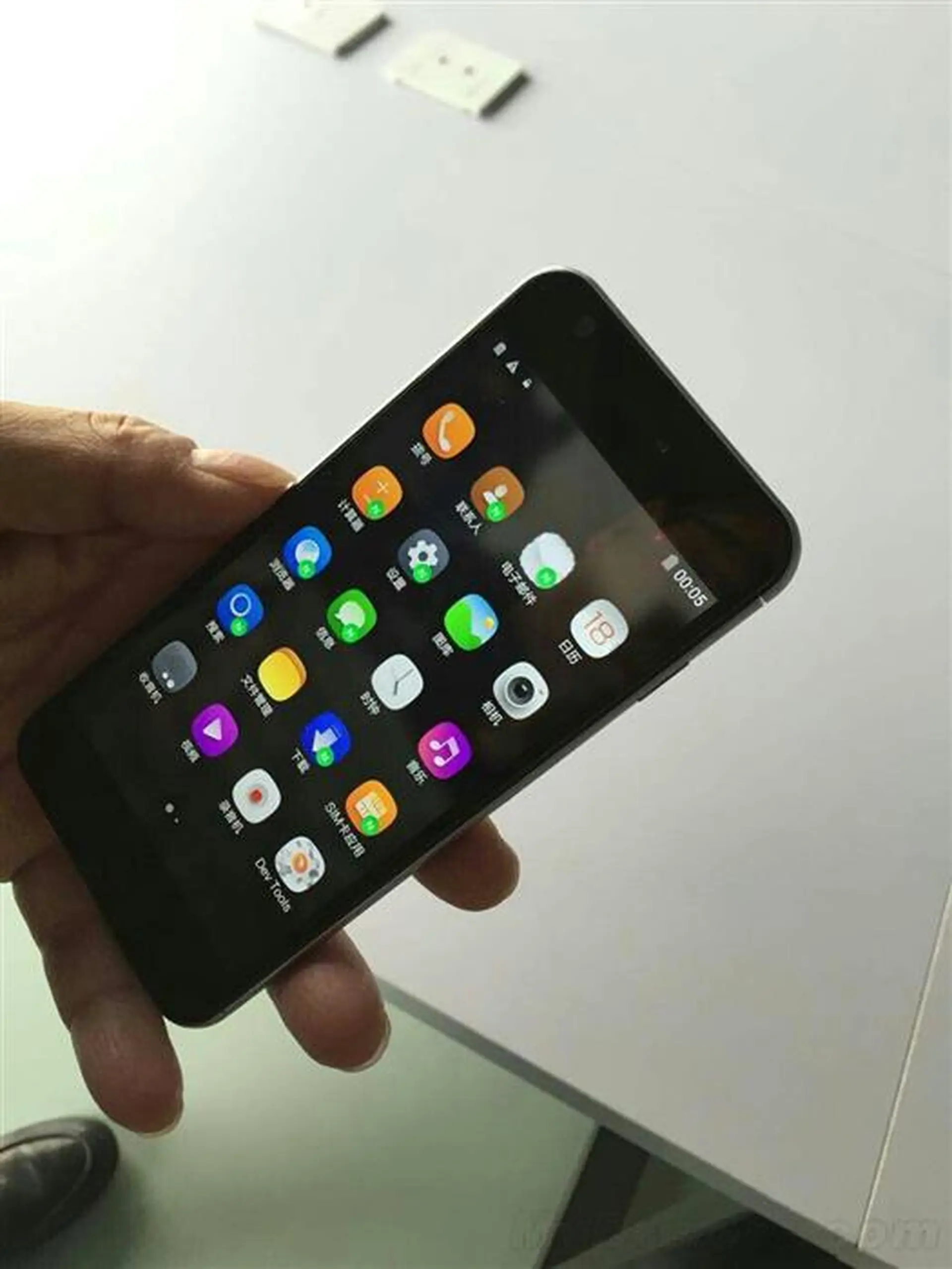 Lại xuất hiện iPhone 6 “nhái” chạy Android có tên là Dakele 3 từ Trung Quốc