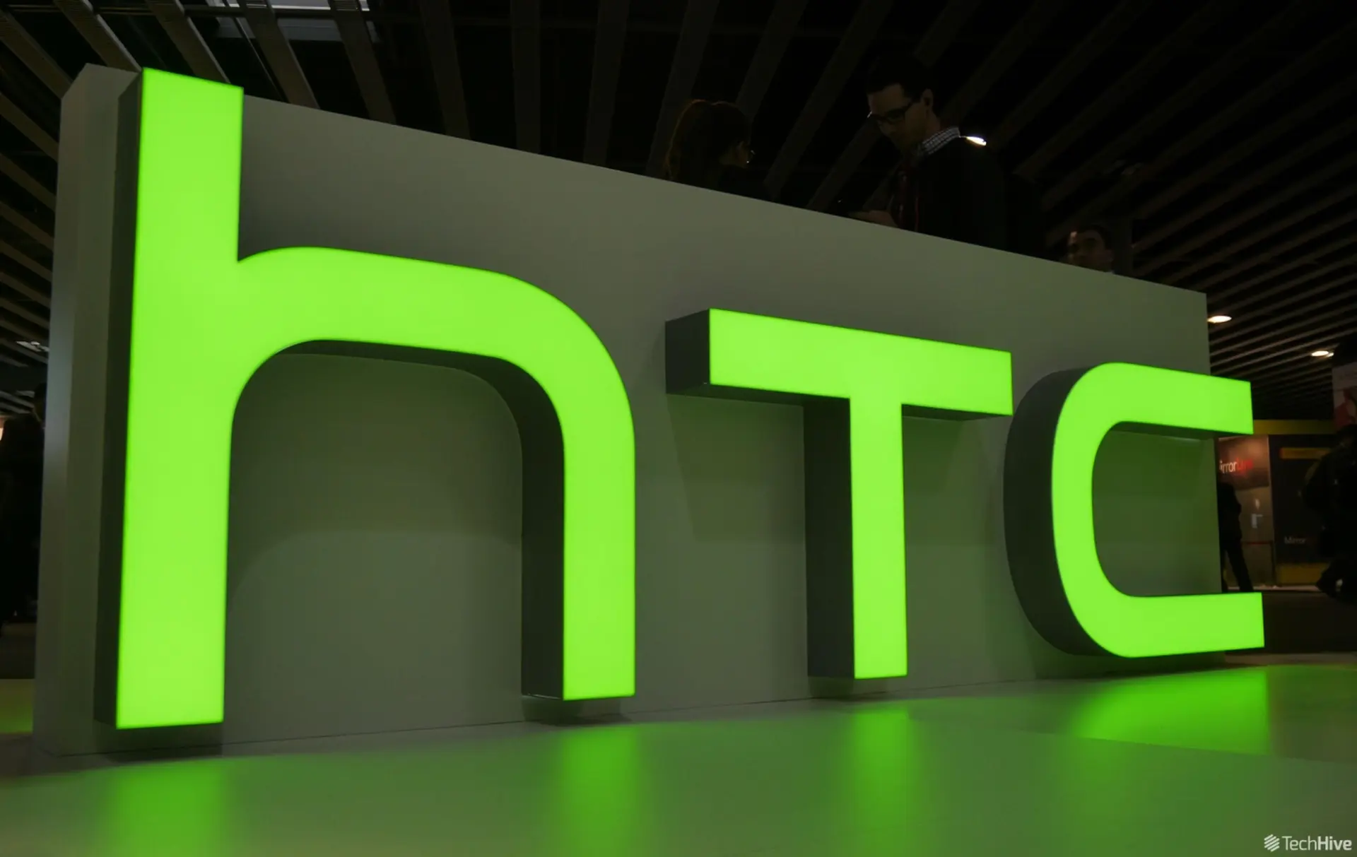 HTC dự định sản xuất hàng loạt điện thoại giá bình dân trong năm 2015