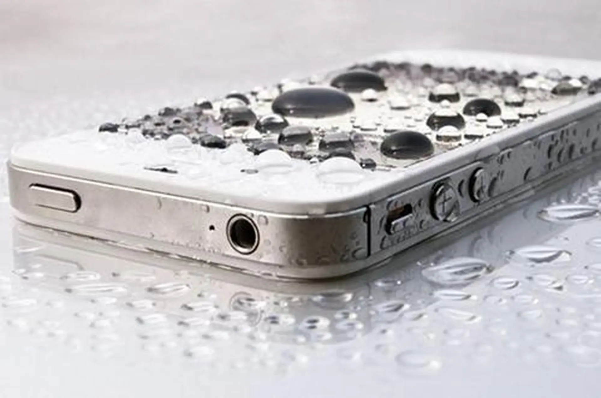  Hướng dẫn xử lý tạm thời khi iPhone bị vào nước