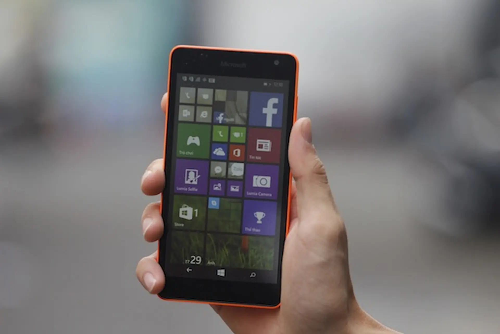 Trên tay chiếc Microsoft Lumia 535 dual sim màu cam