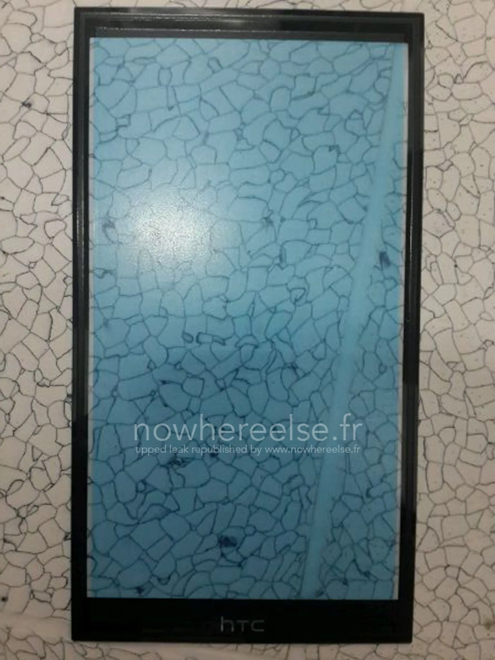 Rò rỉ một màn hình lạ của HTC, có thể là màn hình HTC One M9