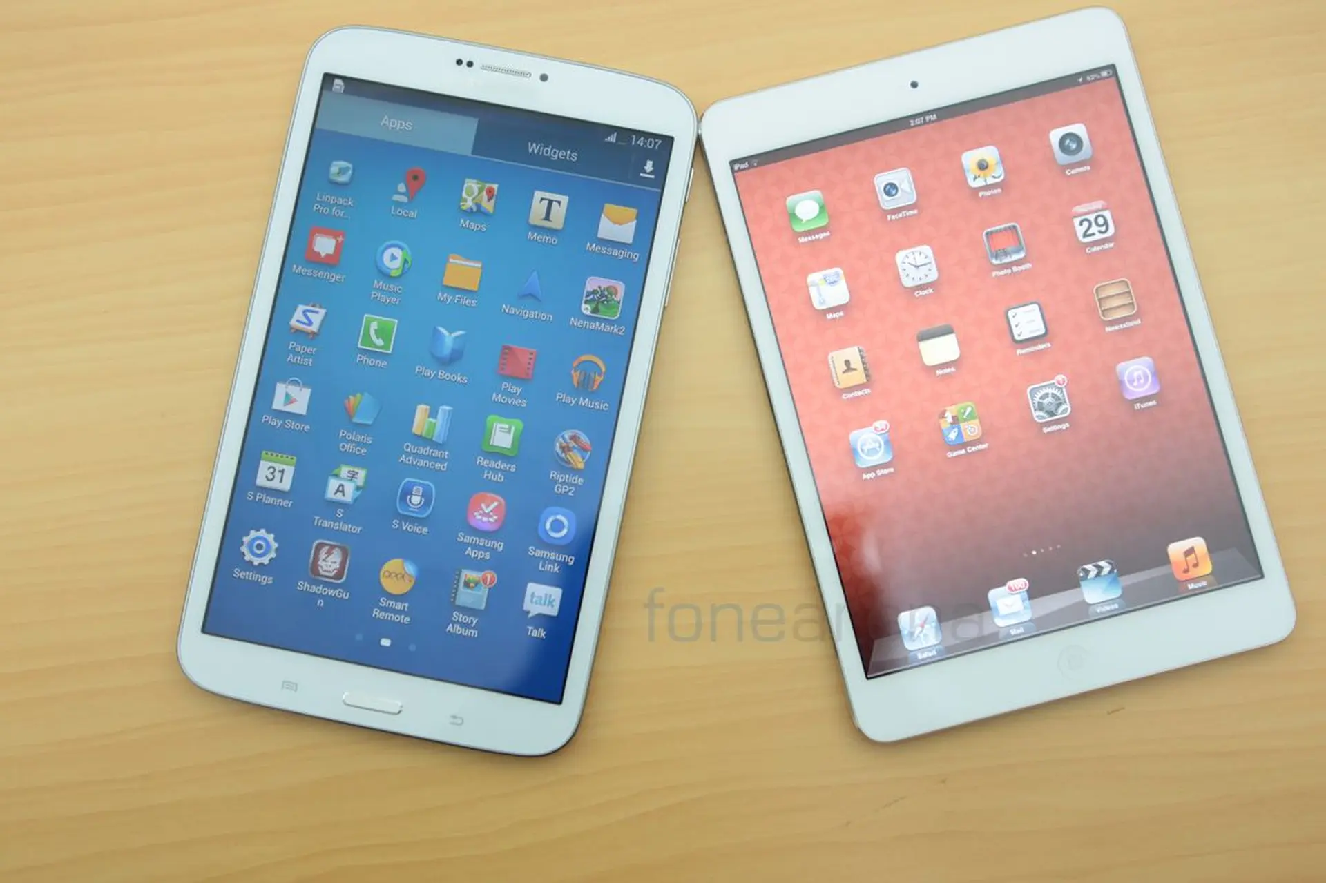 So sánh Samsung Galaxy Tab 3 311 vs Apple iPad Mini: Thiết kế & Màn hình