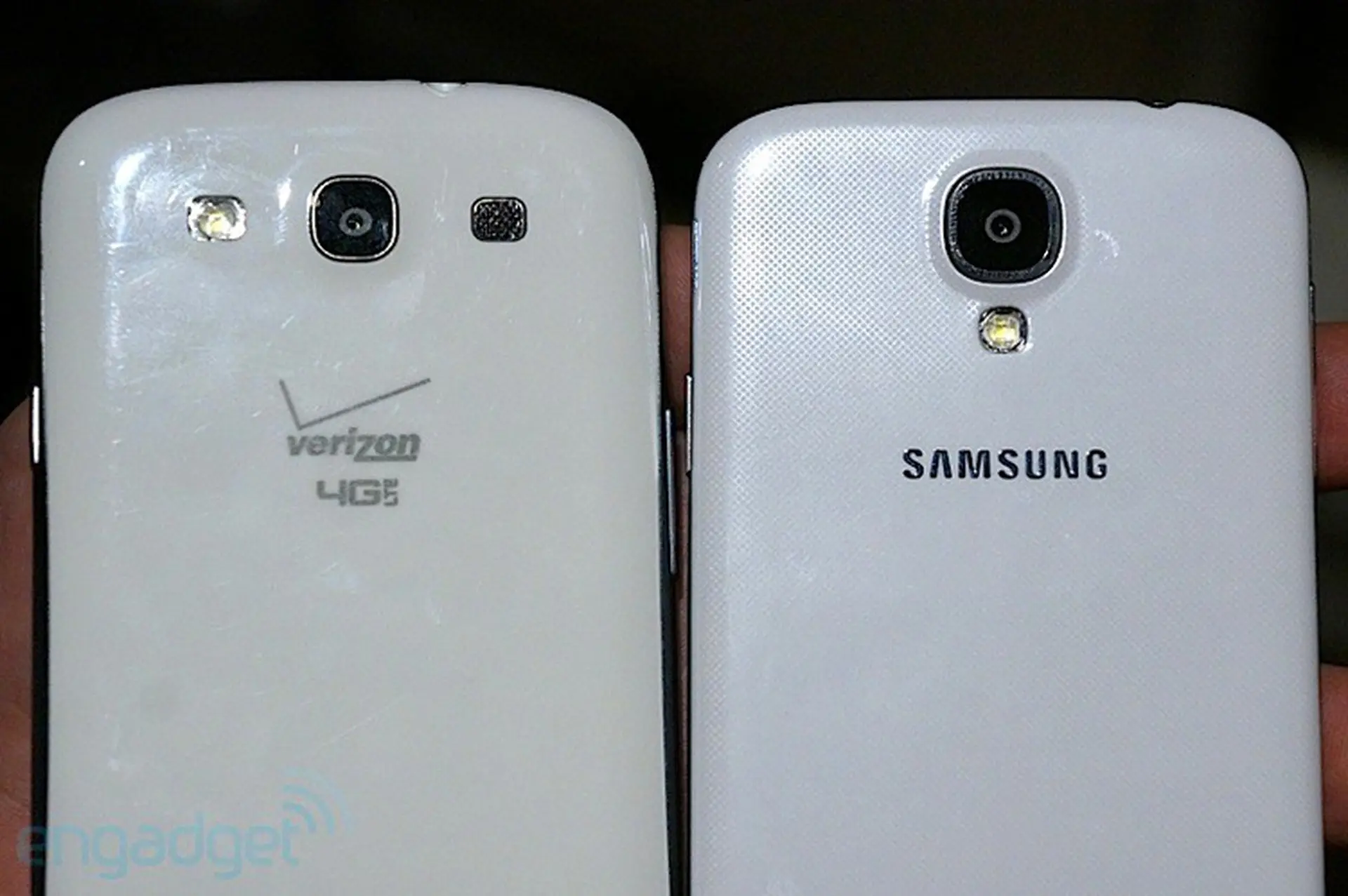 Cạnh bên và mặt sau của Samsung Galaxy S3