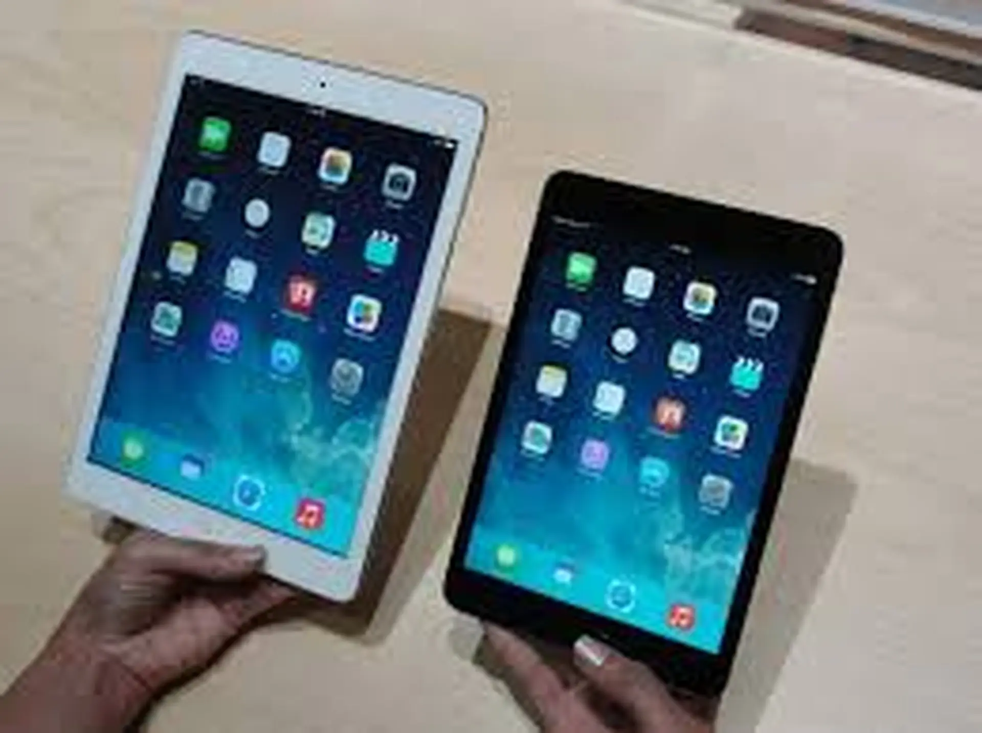 Trên tay iPad Mini Retina phiên bản Wi-Fi 16GB