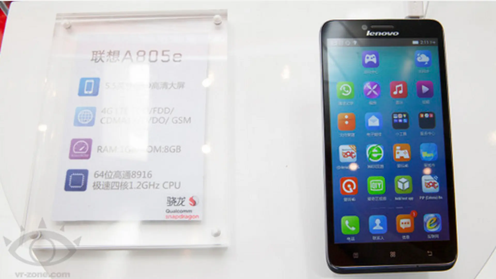 Lenovo ra mắt phablet giá rẻ: Chỉ 200 USD dành cho điện thoại A805e
