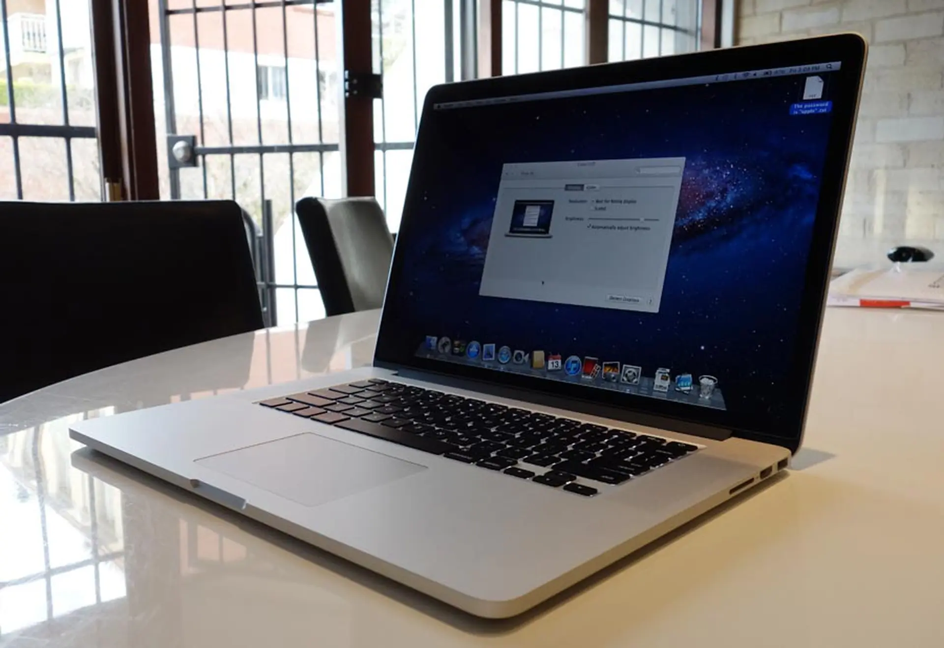 Thiết kế của Macbook Pro 15 inch Retina 2013