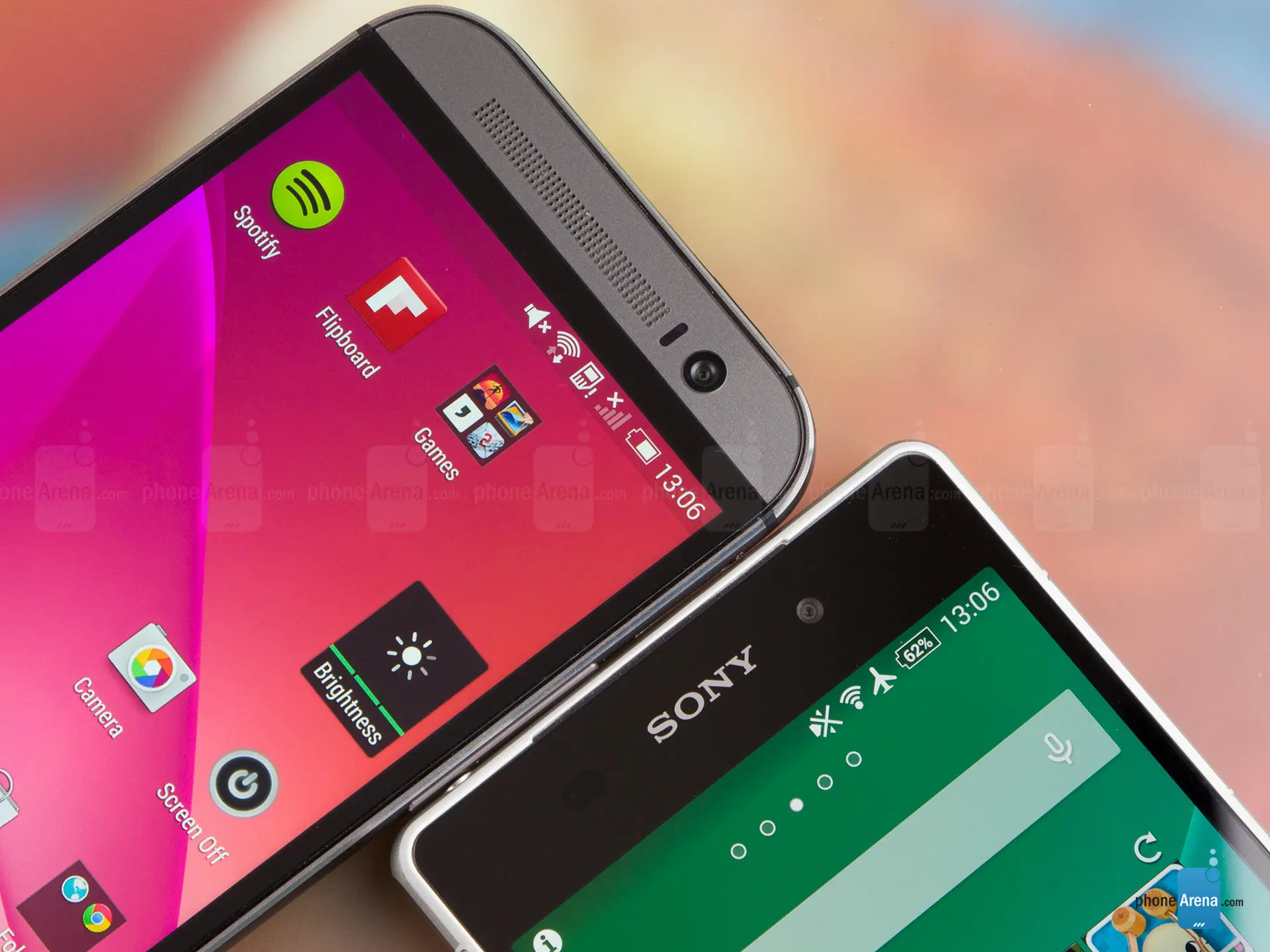 Sony Xperia Z2 vs HTC One M8: giao diện và cấu hình