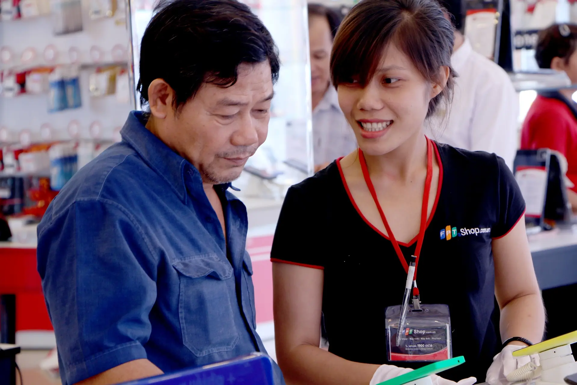 Chi tiết chương trình "FPT Shop tiếp xăng trên từng cây số"