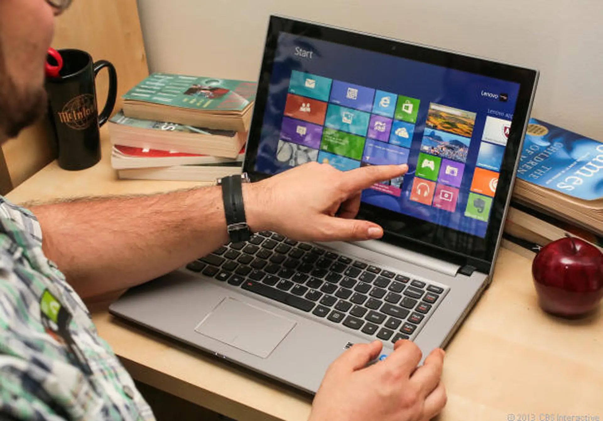 Trên tay Lenovo IdeaPad Z400: hiệu năng mạnh mẽ và thời lượng pin khủng