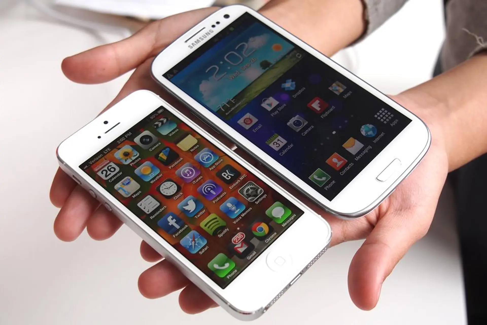 Người dùng nên chọn iPhone 5