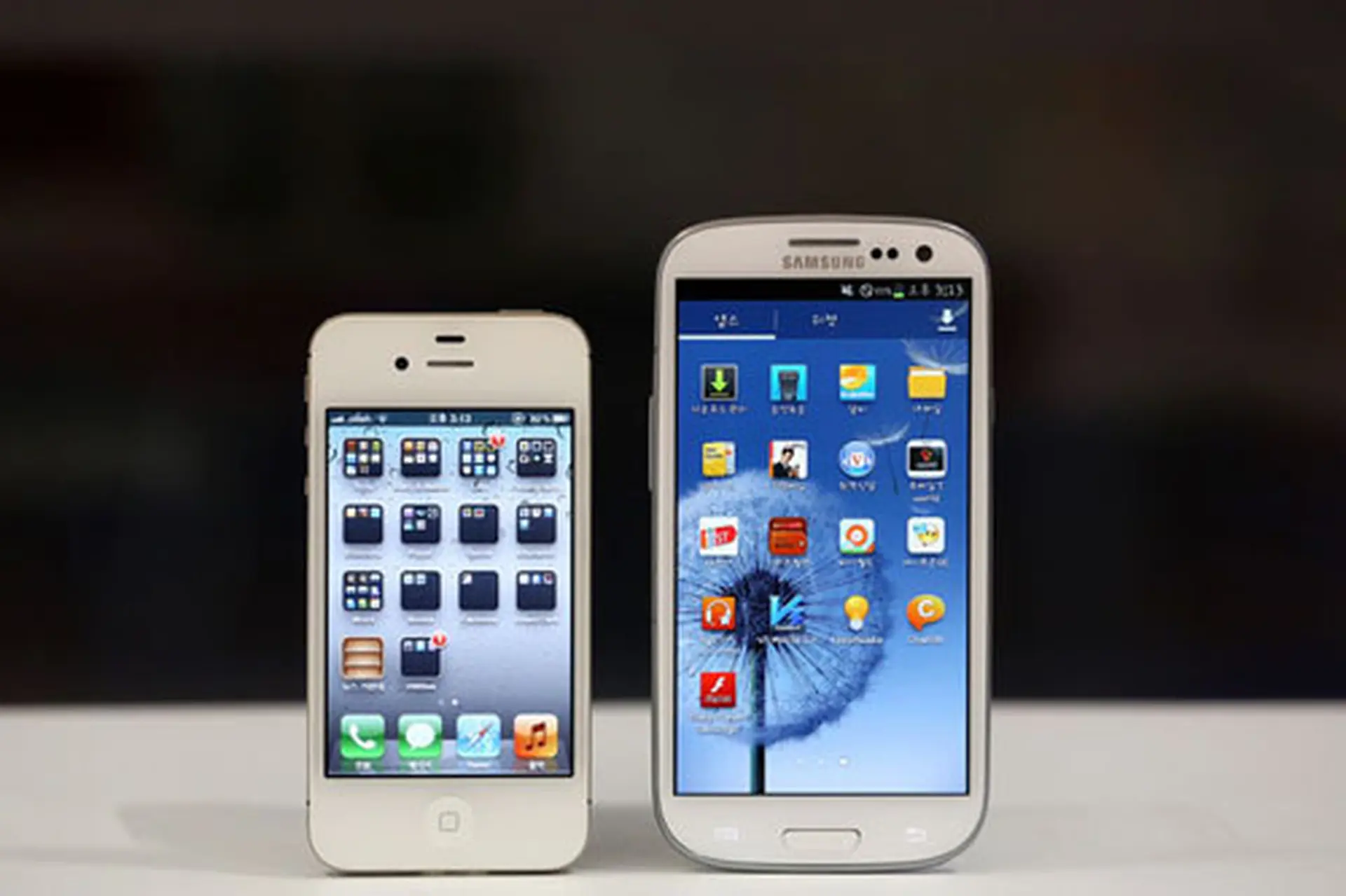Samsung Galaxy S3 được đánh giá cao hơn iPhone 4S
