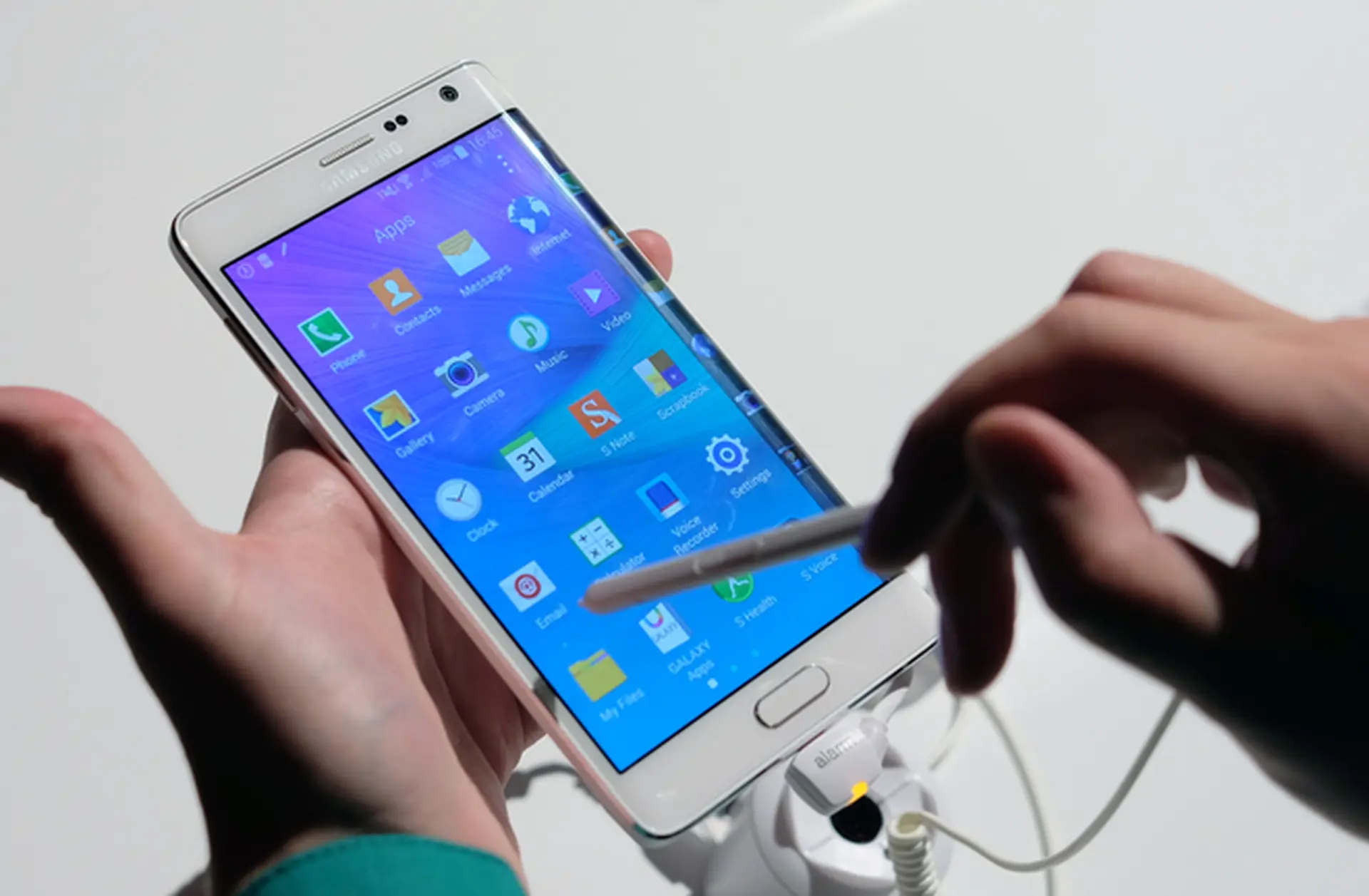 Một số tính năng ấn tượng của Samsung Galaxy Note Edge