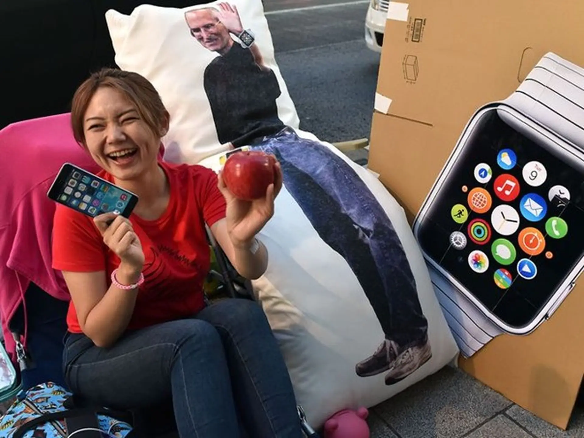 iFans “dựng lều”, mang chăn gối, xếp hàng chờ mua iPhone 6