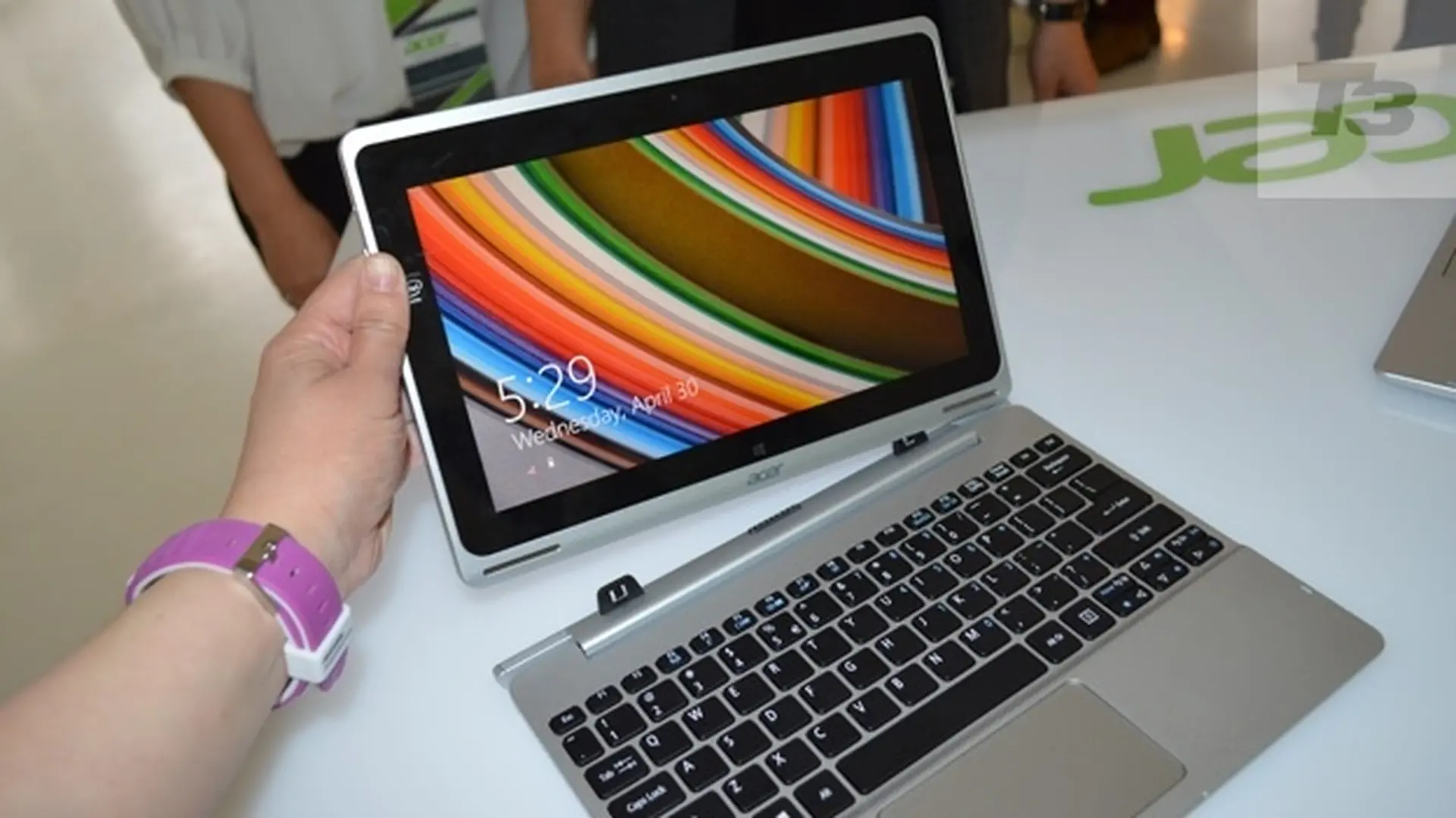 Acer Aspire Switch 10 và Lenovo Yoga 2 11: Đâu là “đứa con lai” hấp dẫn hơn