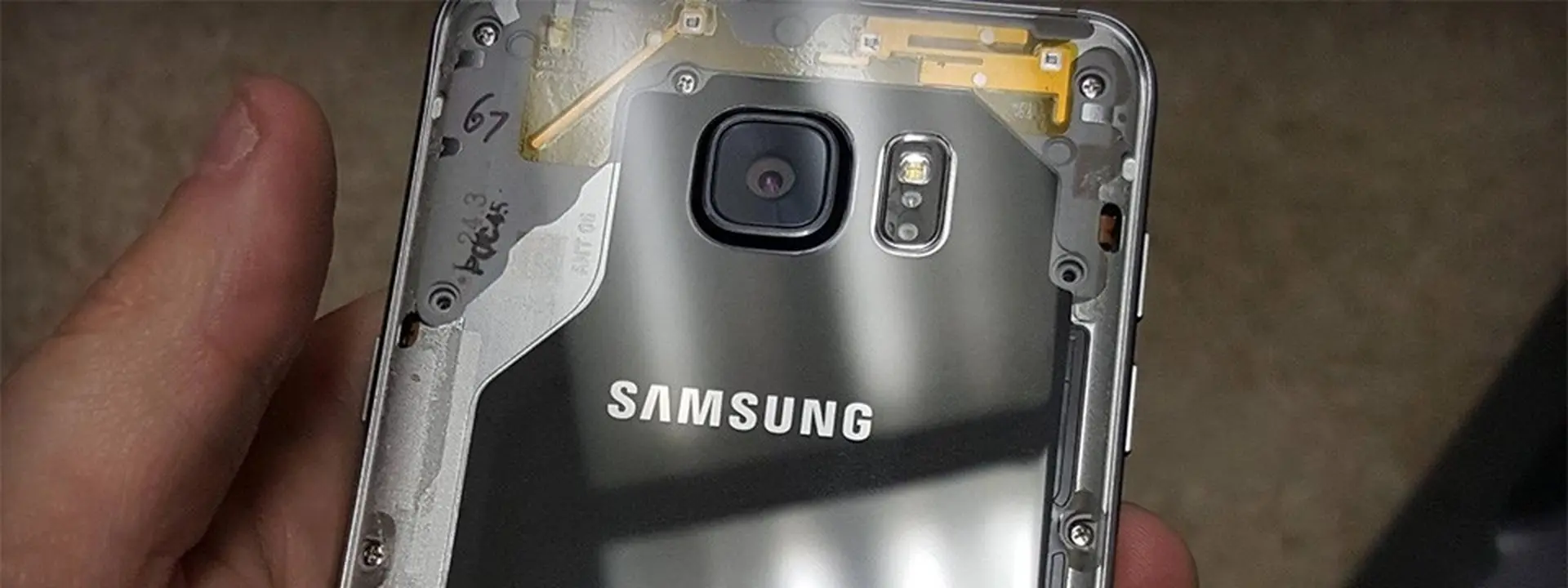 Cách để bạn biến chiếc Galaxy Note 5 của mình thành vỏ trong suốt