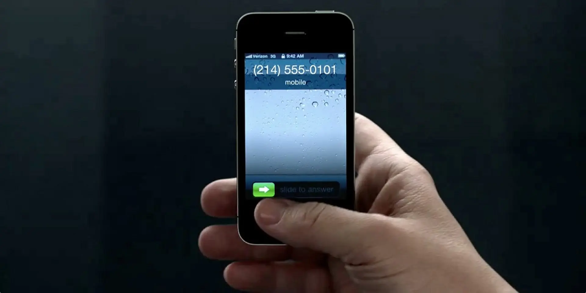 Vì sao iPhone có 2 màn hình trả lời cuộc gọi khác nhau?