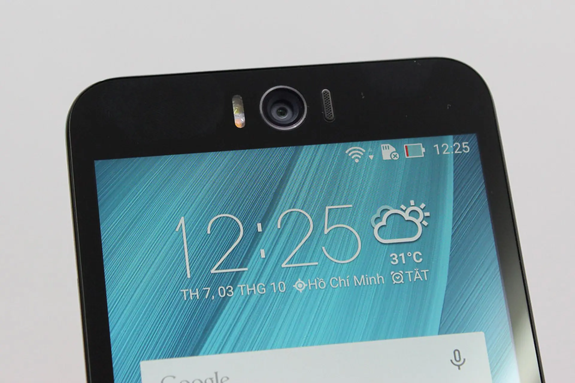 Trên tay Zenfone Selfie tại FPTShop – Siêu camera tự sướng của Asus