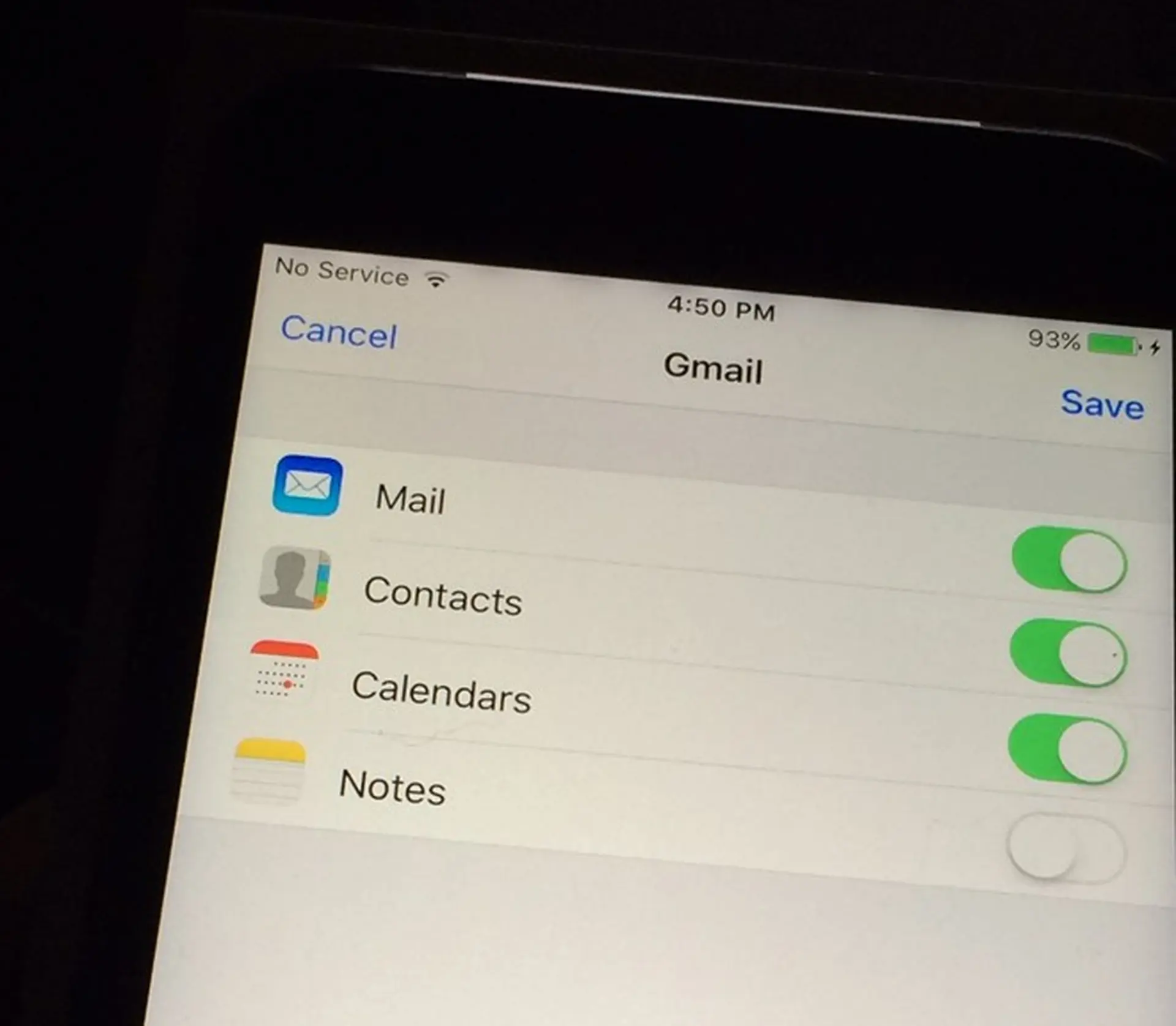 iPhone 6s chính hãng gặp lỗi hở sáng màn hình