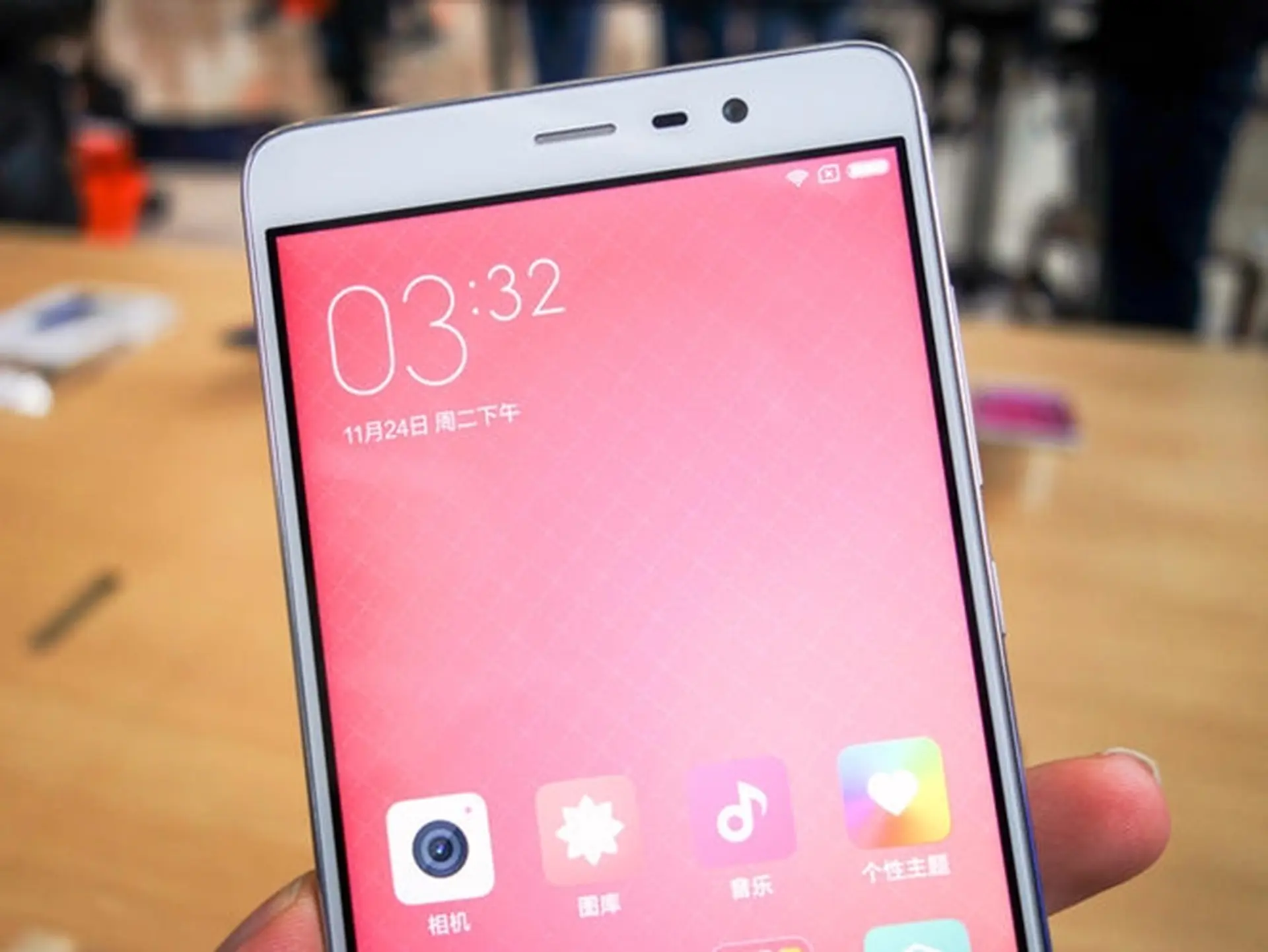 Cận cảnh điện thoại giá rẻ Redmi Note 3 của Xiaomi