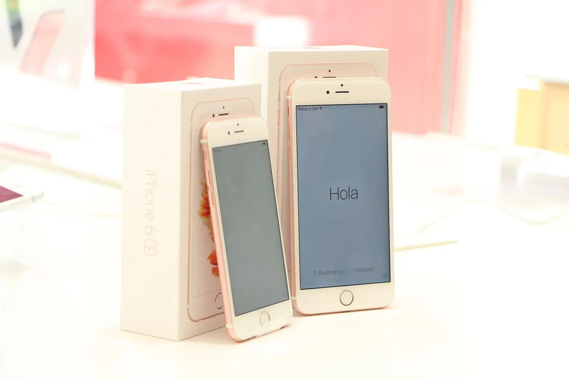 Cận cảnh đập hộp iPhone 6s chính hãng đầu tiên tại FPT Shop 