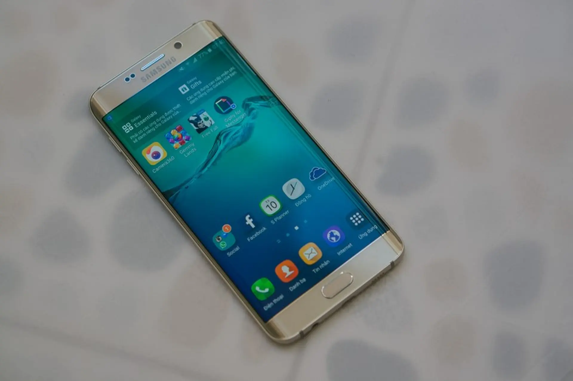 Chiêm ngưỡng thiết kế quyến rũ của S6 Edge Plus