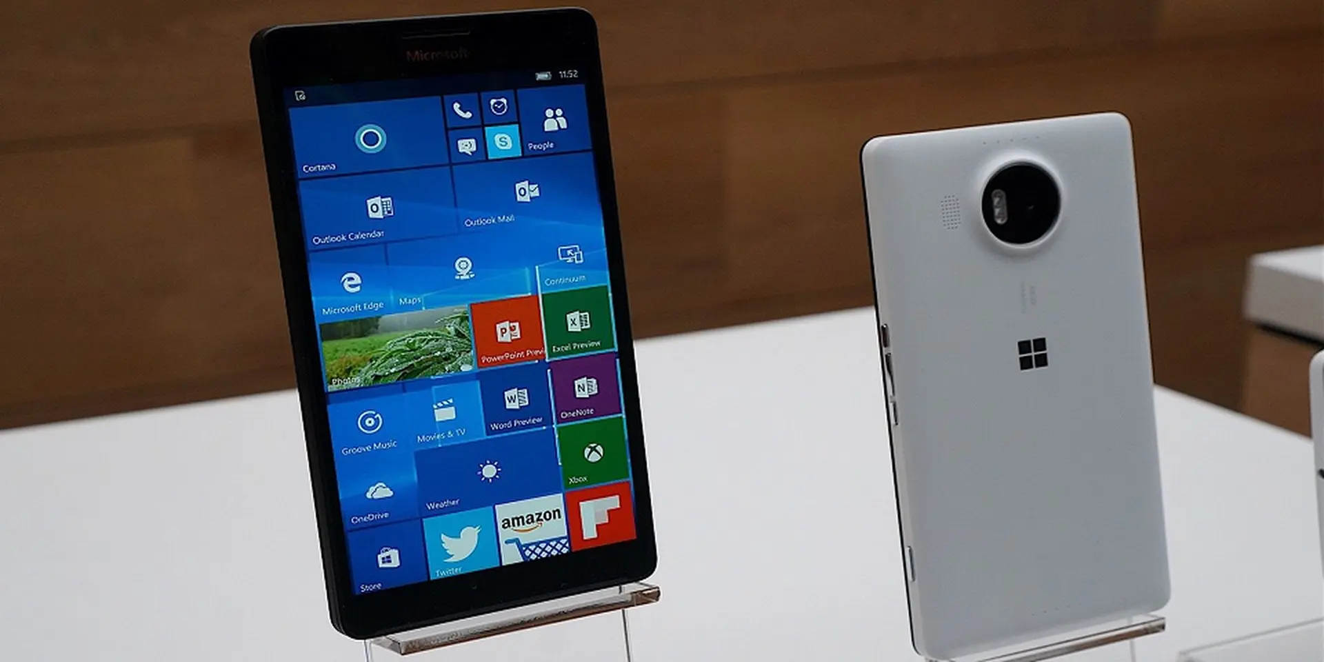 Ghi âm cuộc gọi có sẵn trên Lumia 950 XL chạy Windows 10