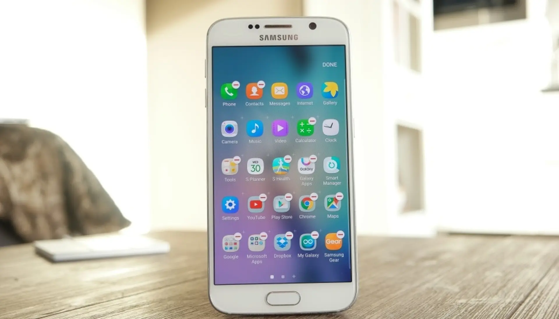 Ngắm nghía hai thiết bị Galaxy S6 và S6 edge chạy Android 6.0 mới
