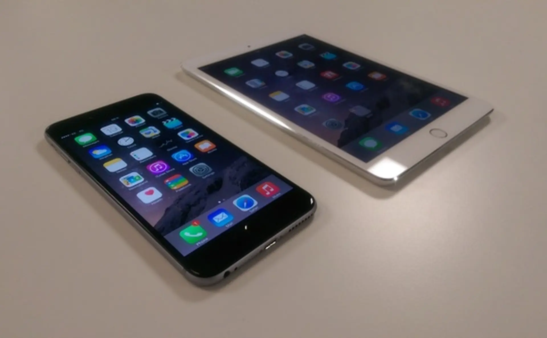 So sánh iPhone 6 Plus với iPad Mini 3: Phần cứng và hệ điều hành