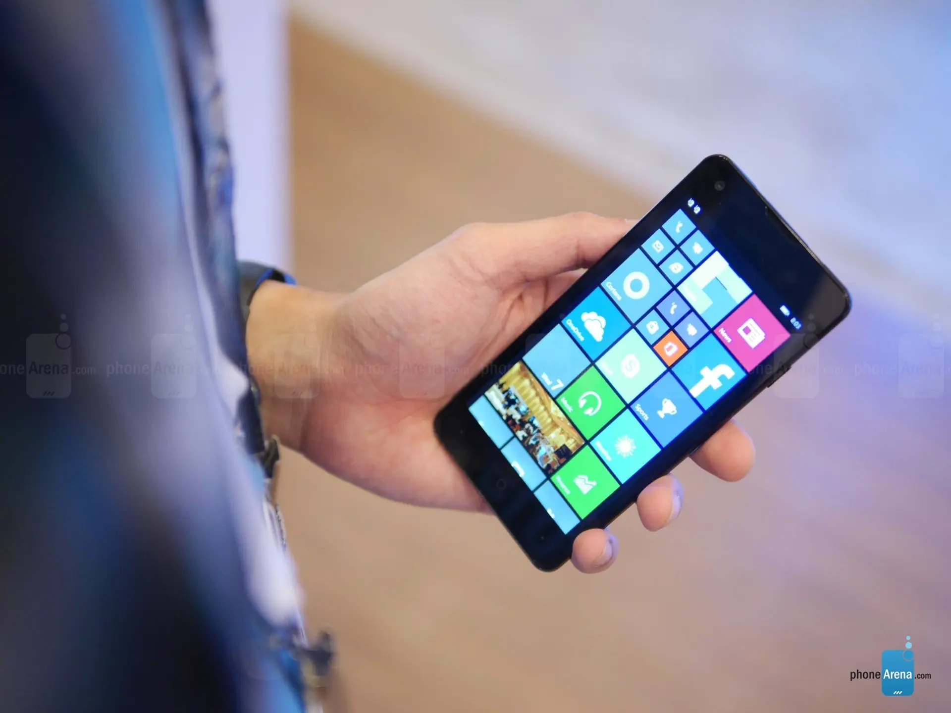 Yezz Billy 4.7 smartphone nhỏ gọn giá bình dân
