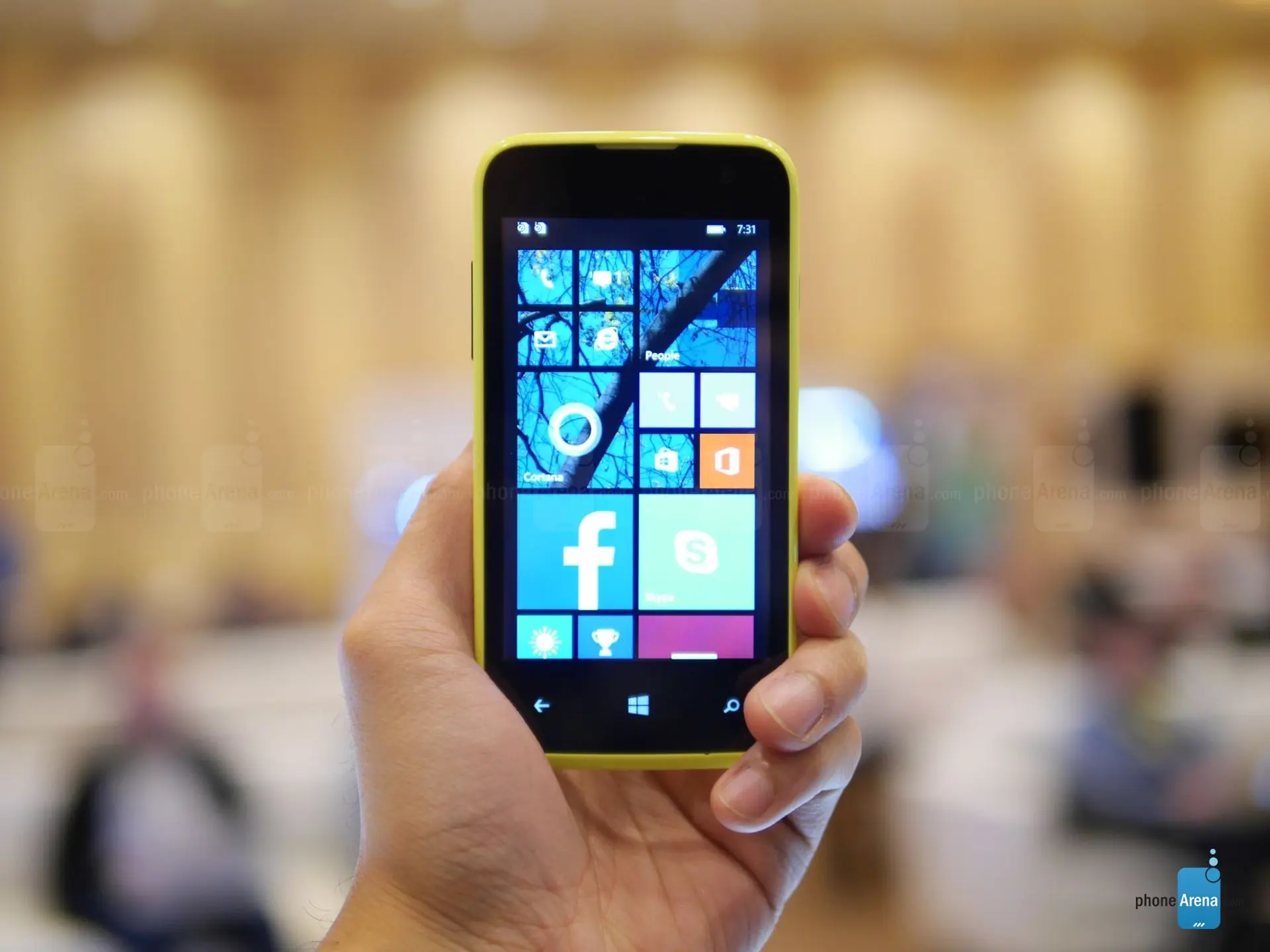 Trên tay BLU Win Jr – Windows Phone giá rẻ