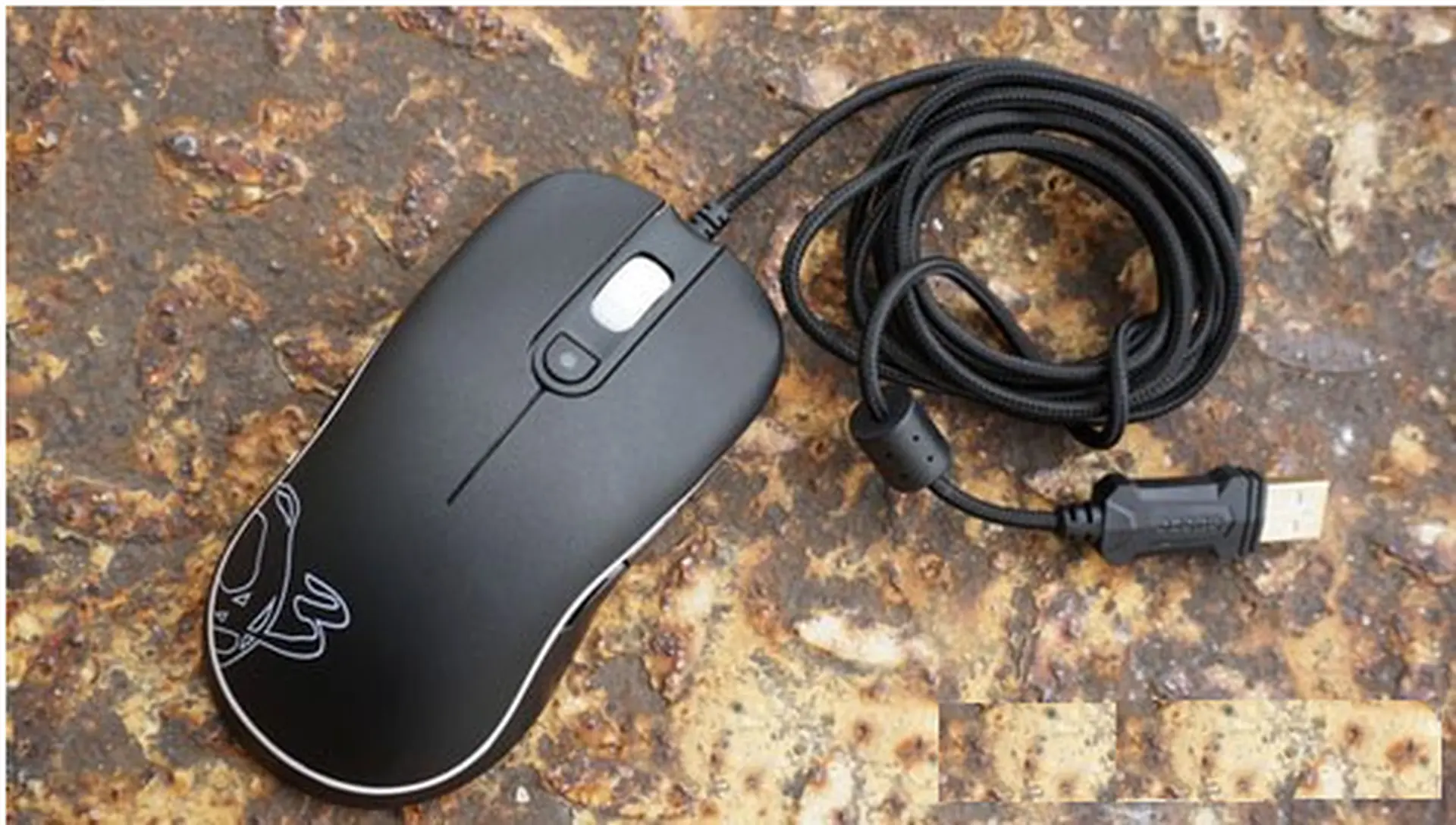 Chuột chơi game Ozone Neon có những ưu, nhược điểm nào