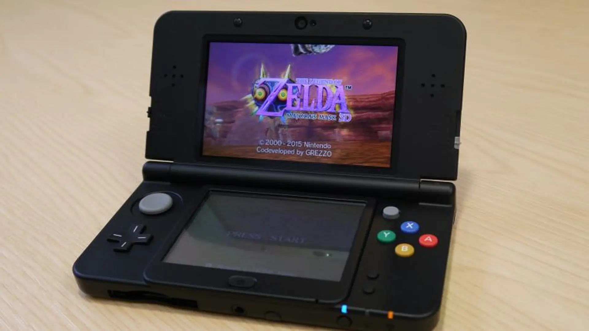 Trên tay chiếc máy chơi game cầm tay 3DS New mới nhất của Nitendo