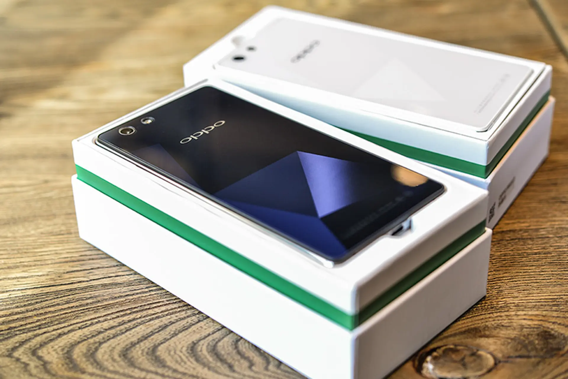 Đánh giá smartphone tầm trung Oppo R1C