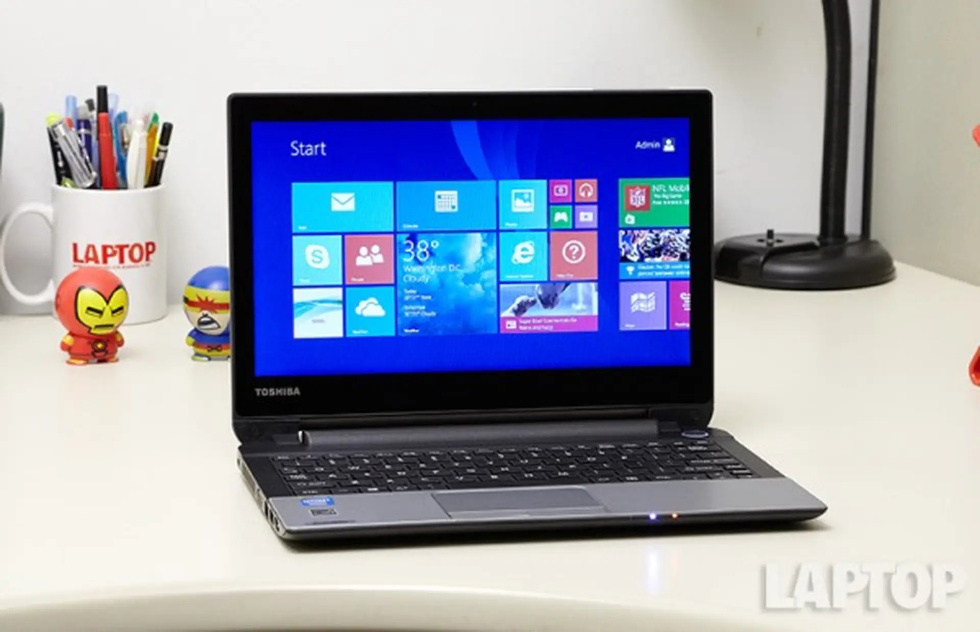 Đánh giá nhanh thiết kế và màn hình laptop Toshiba Satellite NB15t