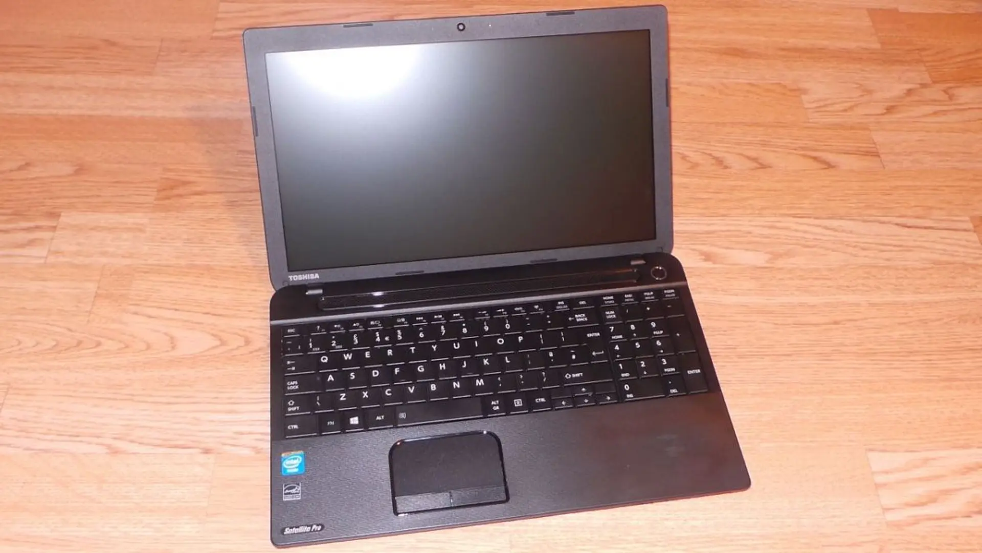 Đánh giá chi tiết Toshiba Satellite Pro C50-A-1mm