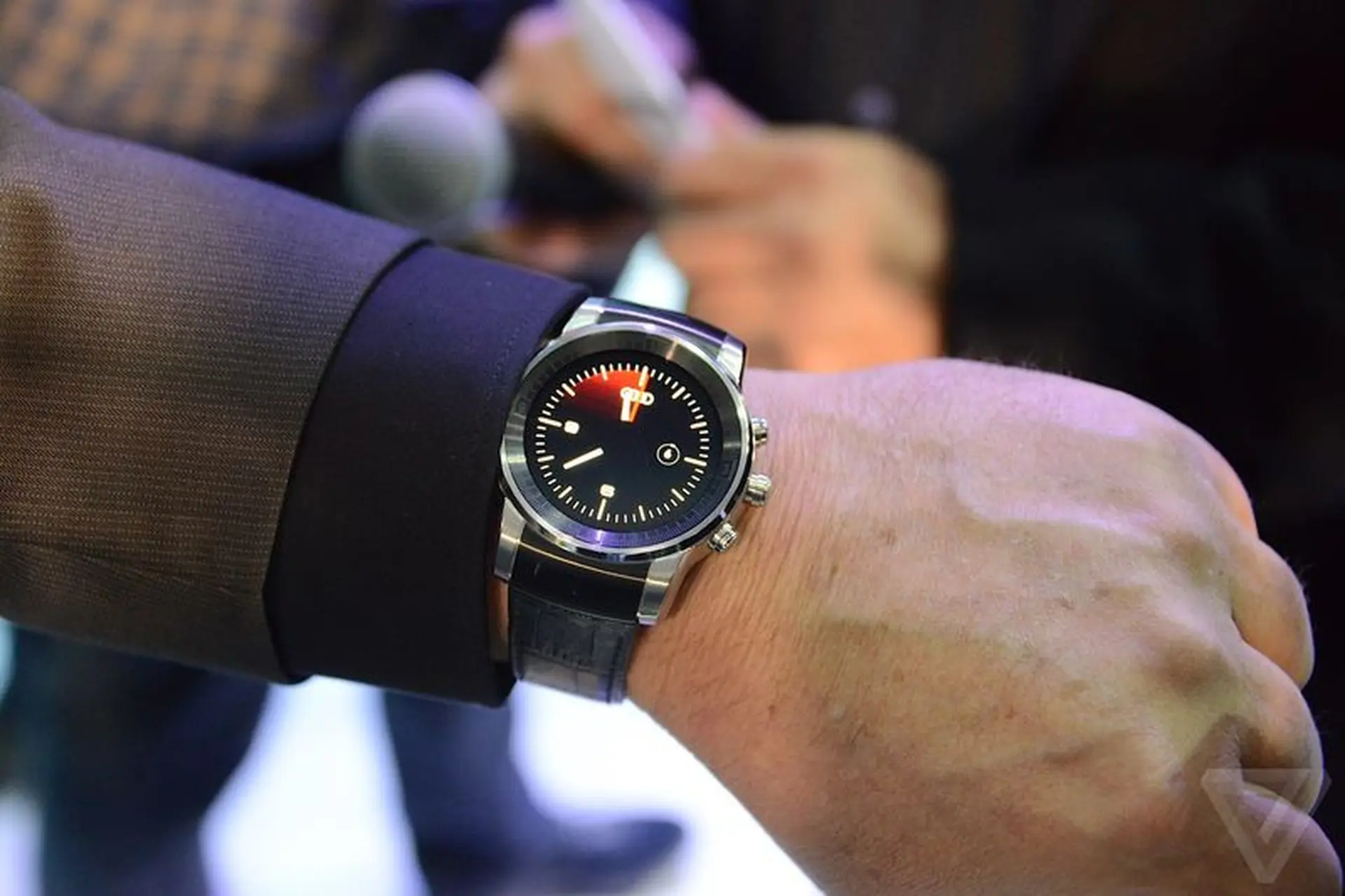 Rò rỉ hình ảnh Smartwatch mới của LG với màn hình tròn tại CES 2015 của Audi