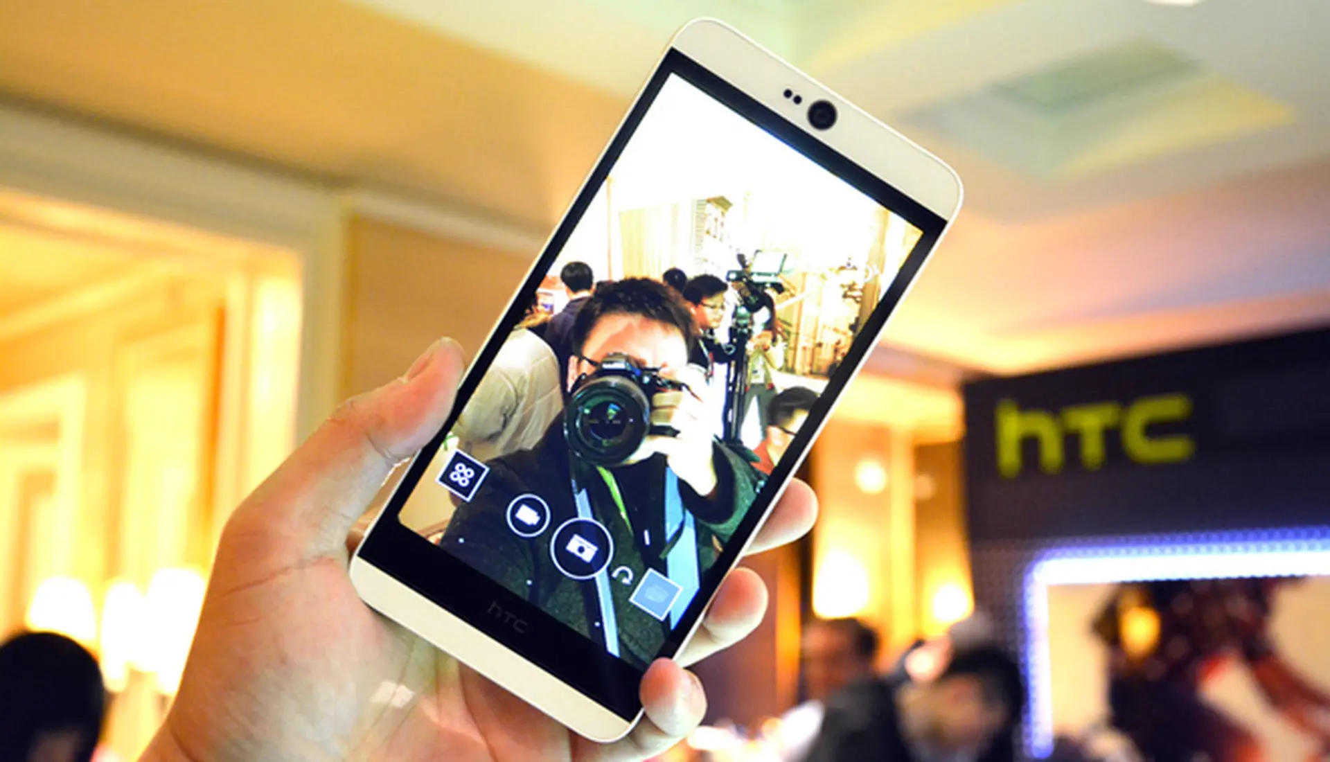 Trên tay HTC Desire 826: Thiết bị selfie tốt nhất hiện nay