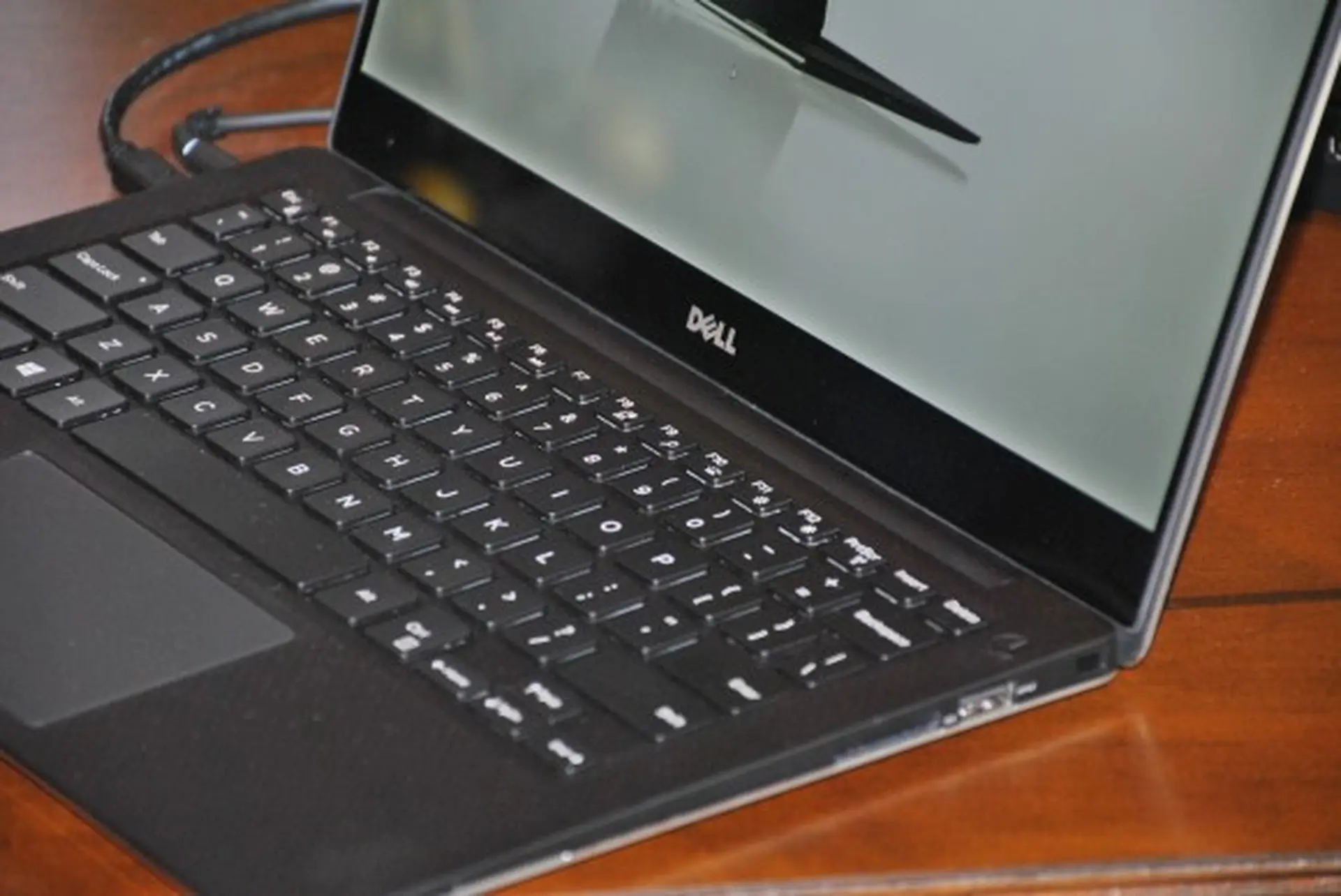 Đánh giá chiếc máy tính xách tay Dell XPS 13 2015 Phần 2