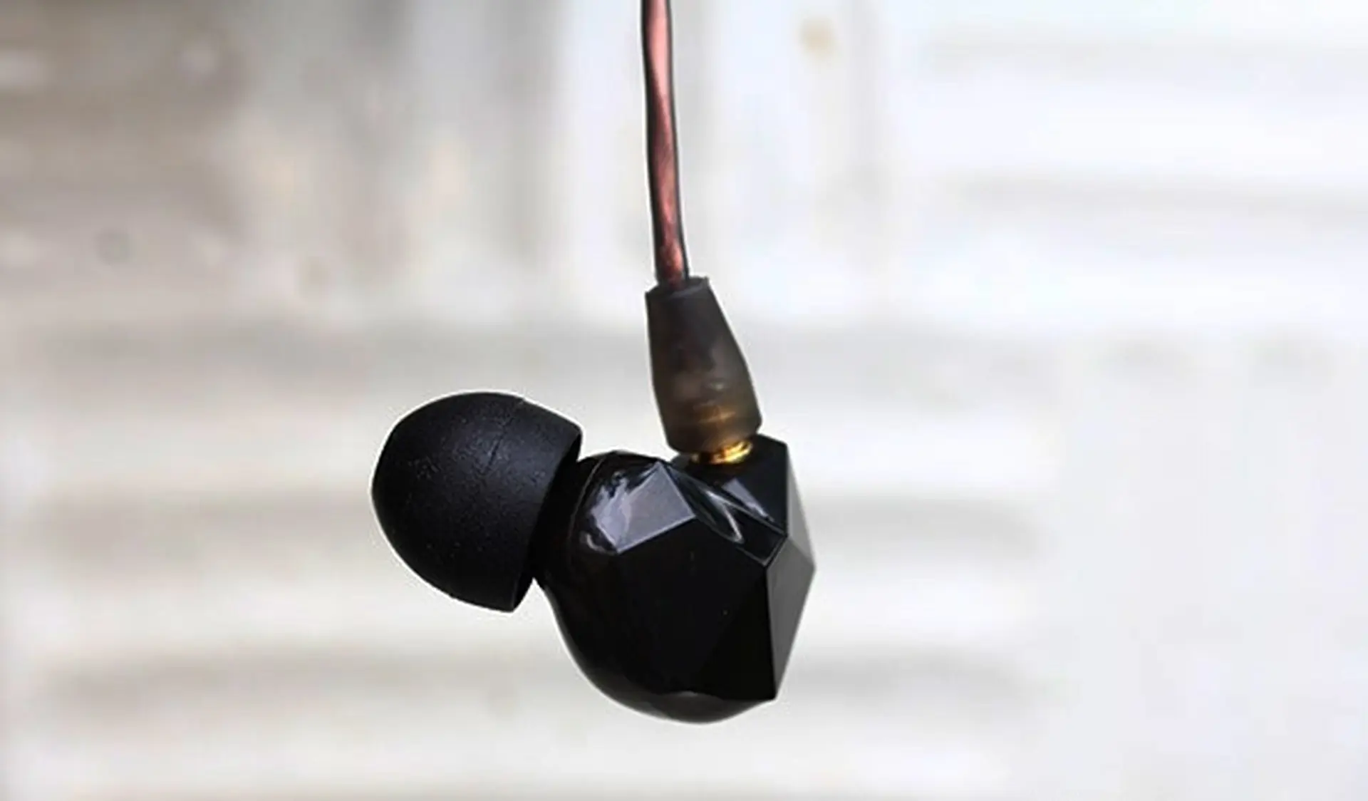 Tai nghe in-ear VSonic VSD3S cuốn hút từ thiết kế