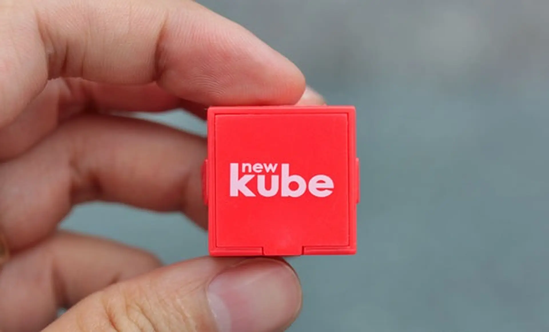 Máy nghe nhạc newKube thời trang cho giới trẻ