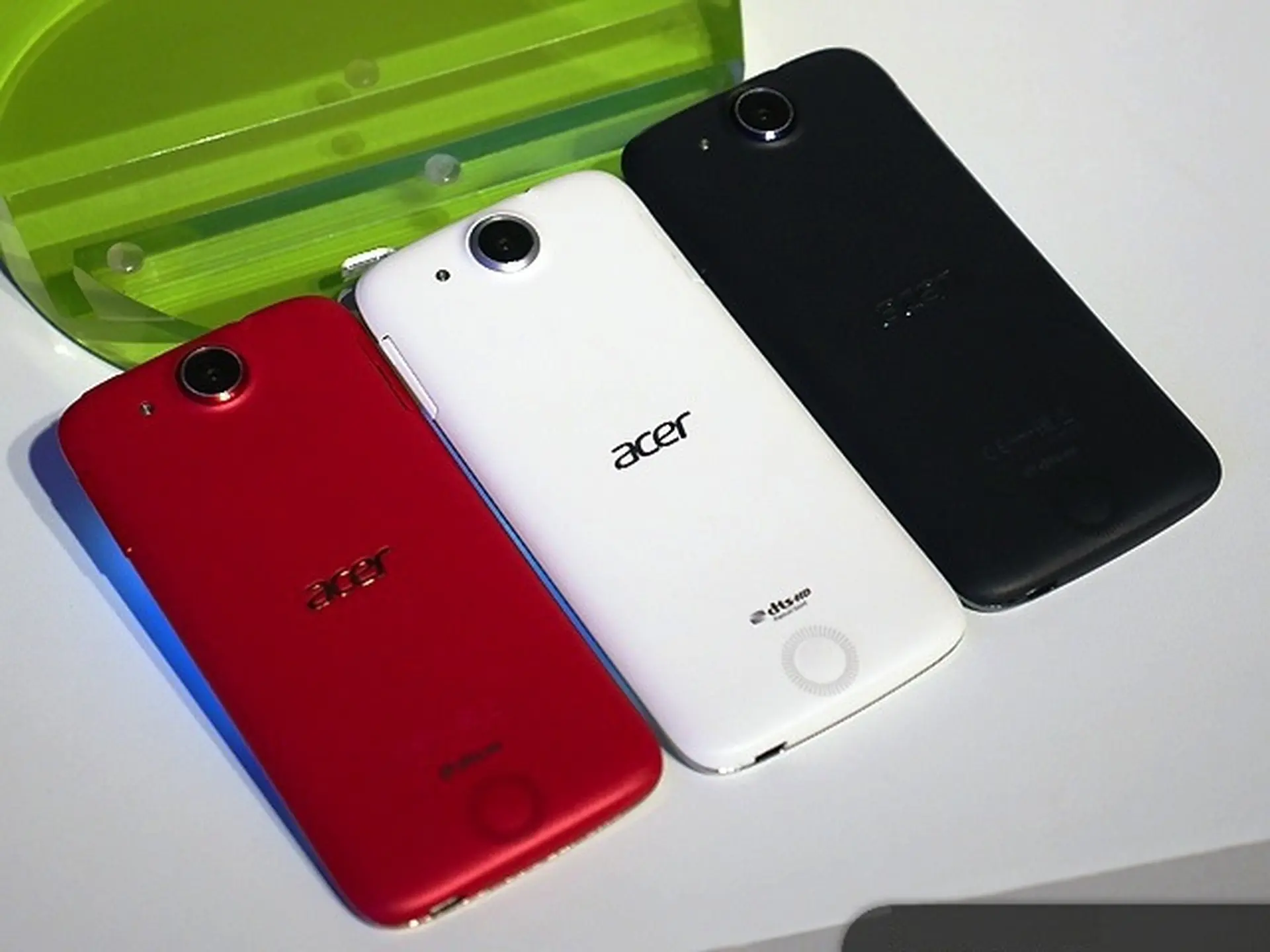 Acer công bố điện thoại thông minh Windows 10 tại MWC 2015 và một thiết bị Android mới