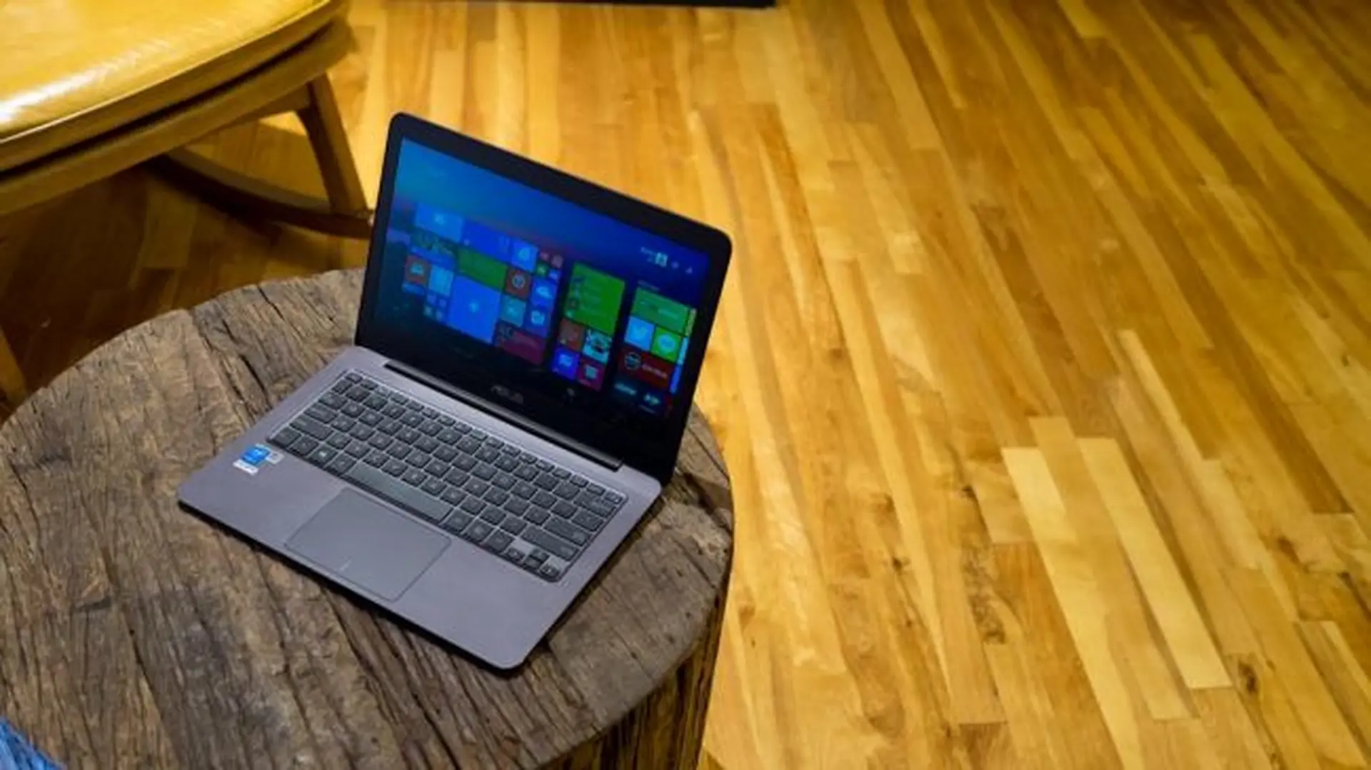 Đánh giá chi tiết máy tính xách tay Asus Zenbook UX305