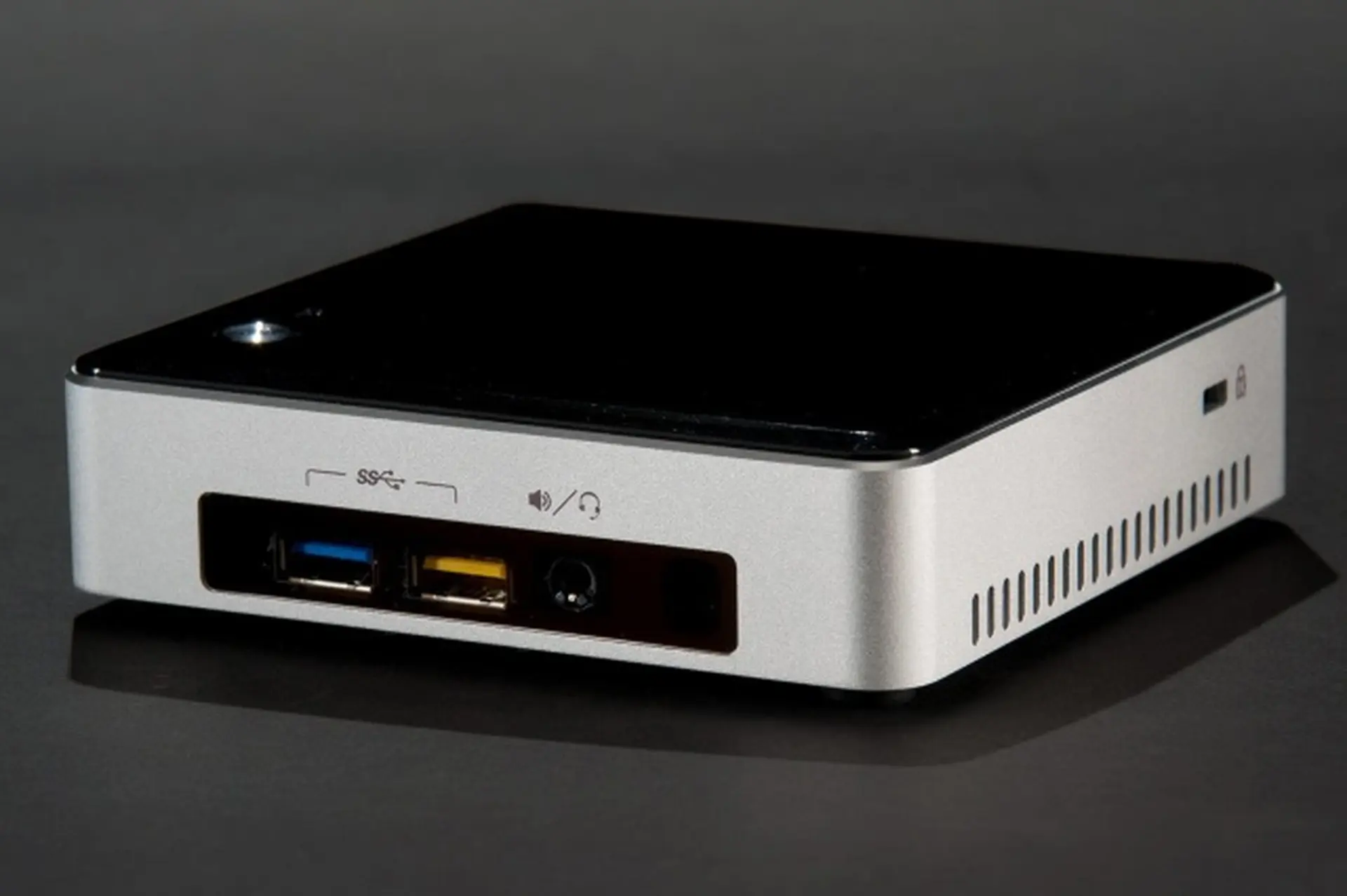 Chiếc máy tính để bàn nhỏ gọn Intel NUC sẽ được trang bị khả năng xử lý đồ họa mạnh mẽ