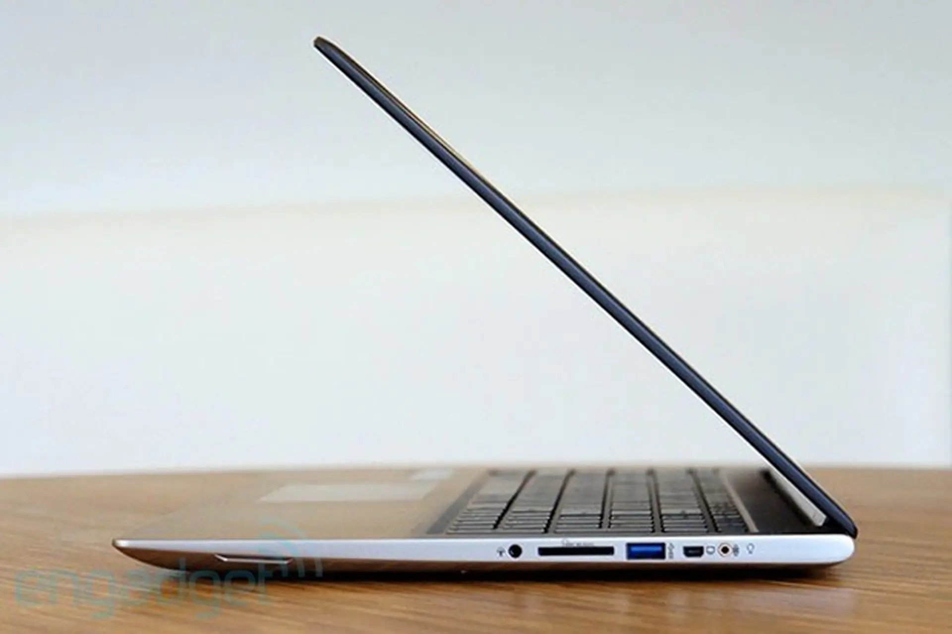 Thiết kế và cảm nhận về dòng laptop Zenbook Prime UX51Vz