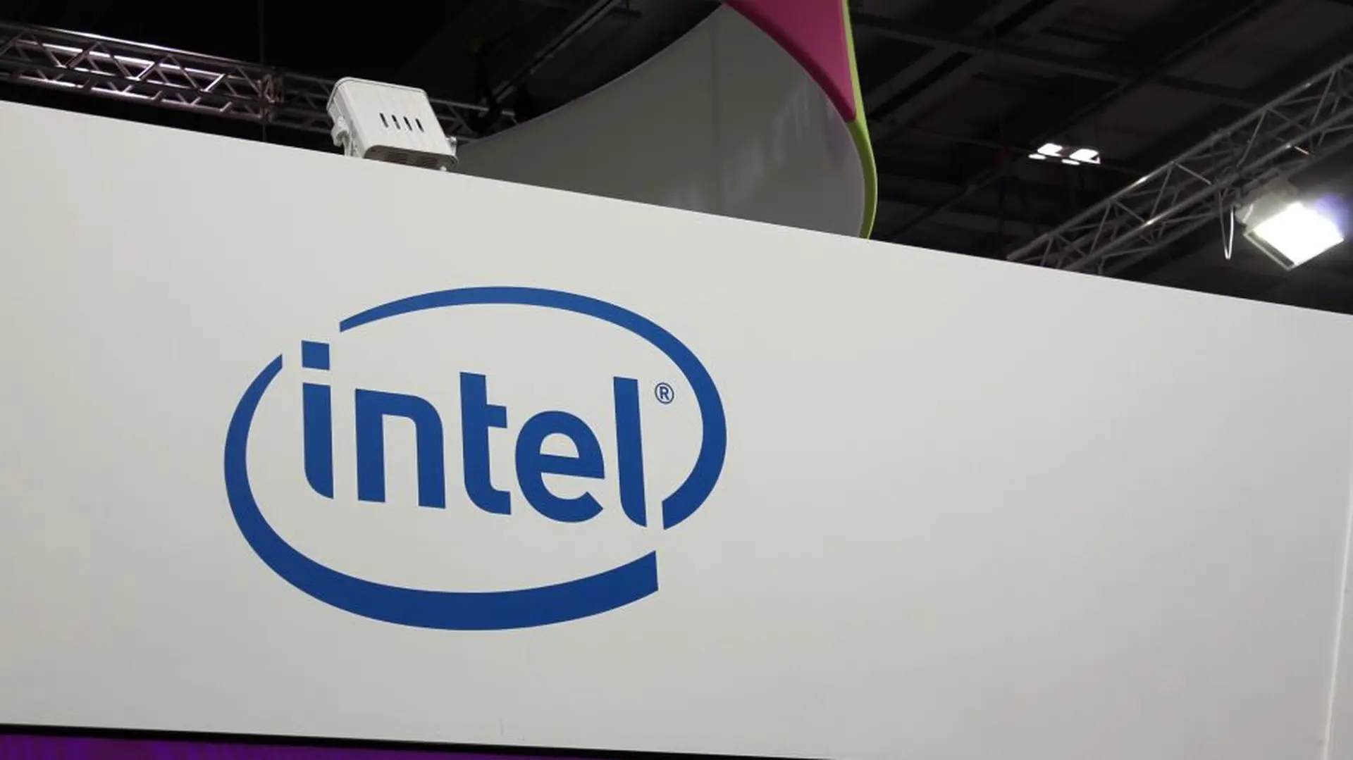 Intel bất ngờ công bố thông tin cho ra mắt bộ vi xử lý thế hệ thứ 5 vPro